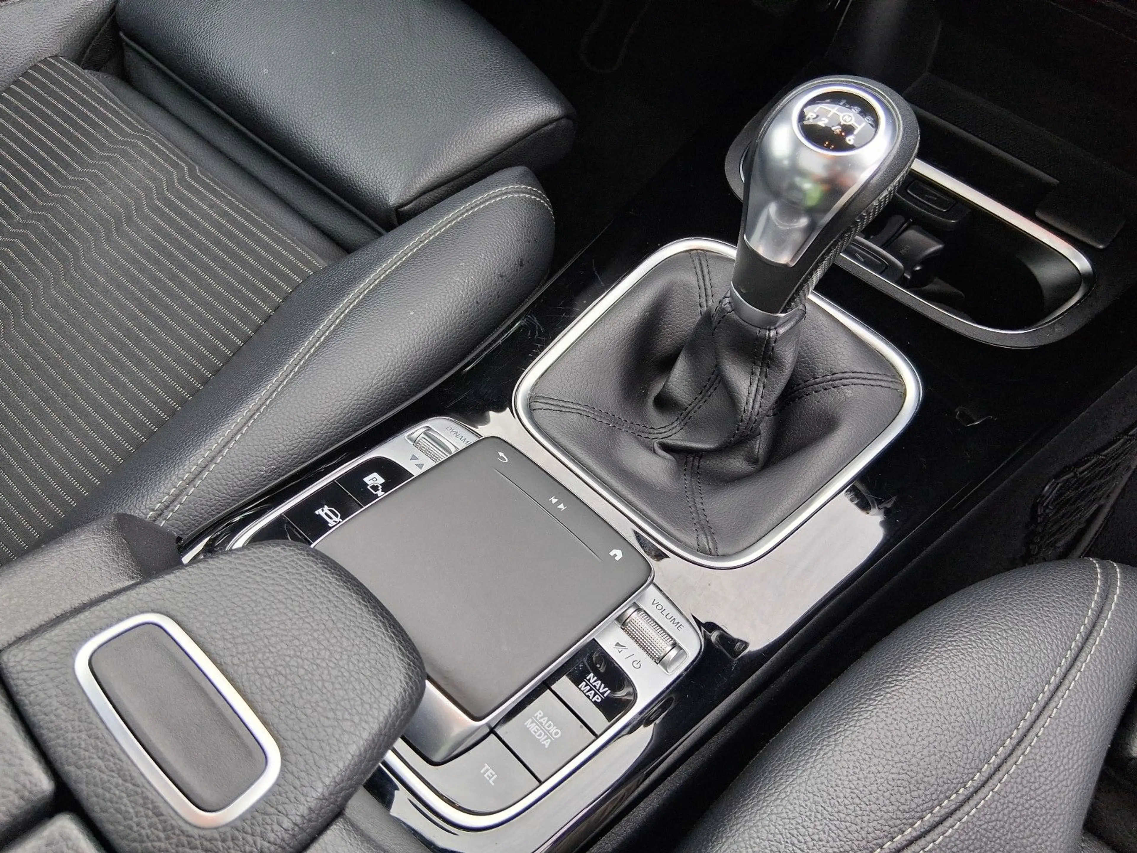 Mercedes-Benz A 200 Limousine Progressive — photo 15