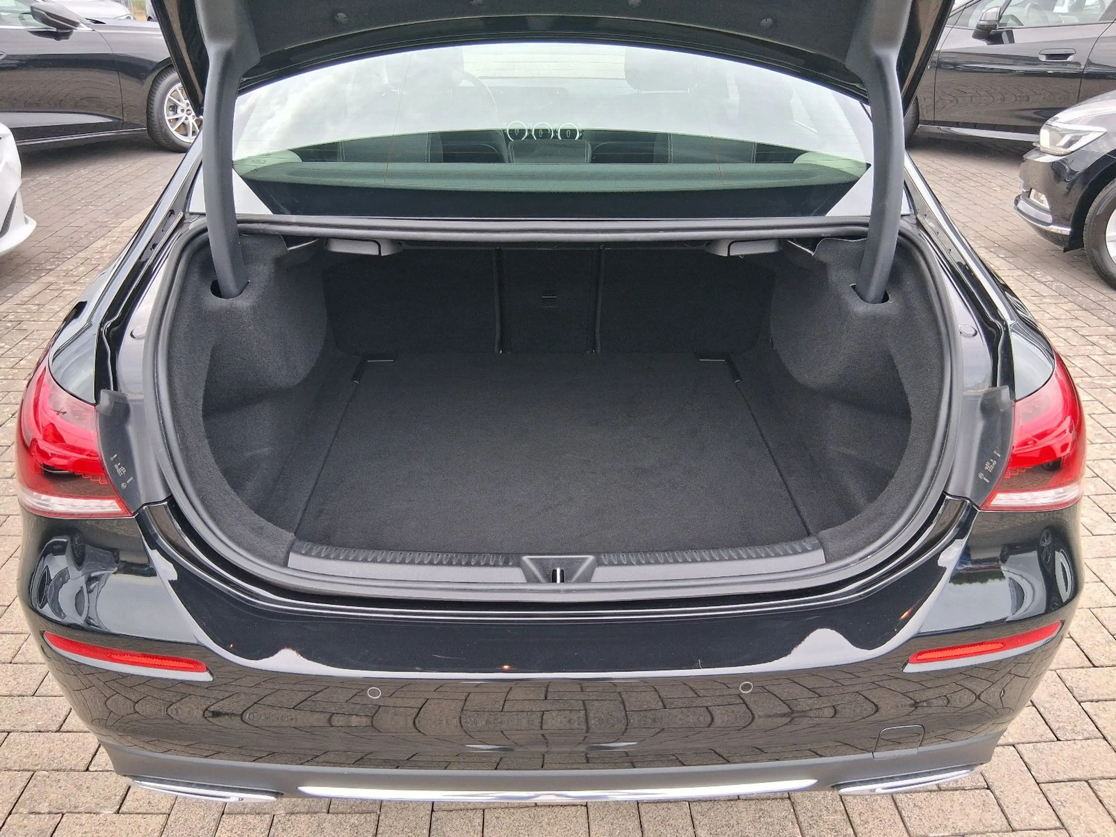 Mercedes-Benz A 200 Limousine Progressive — photo 11