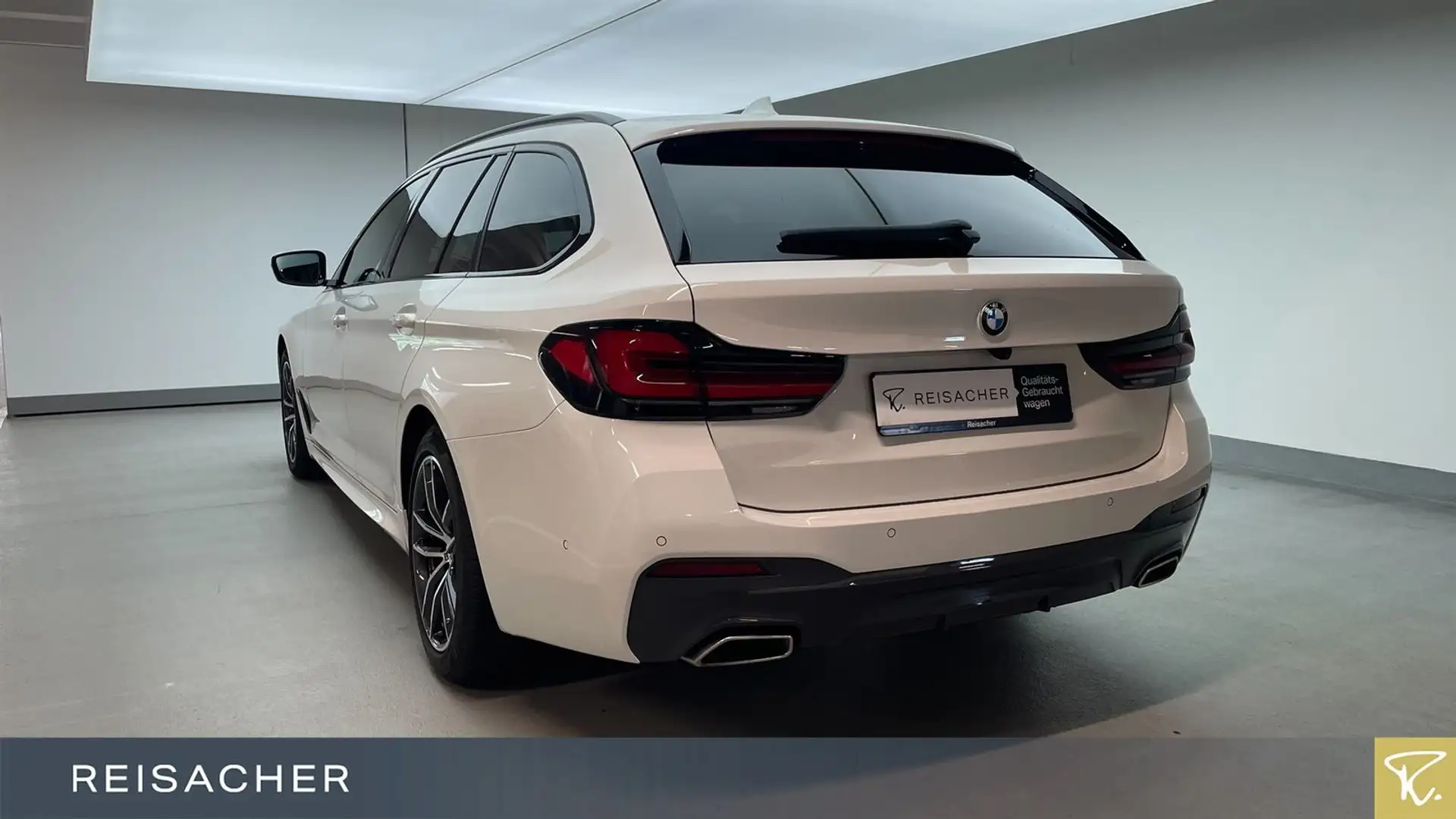 BMW 520 d A Tou M-Sport LCProf AHK SSV Hifi Weiß - 2