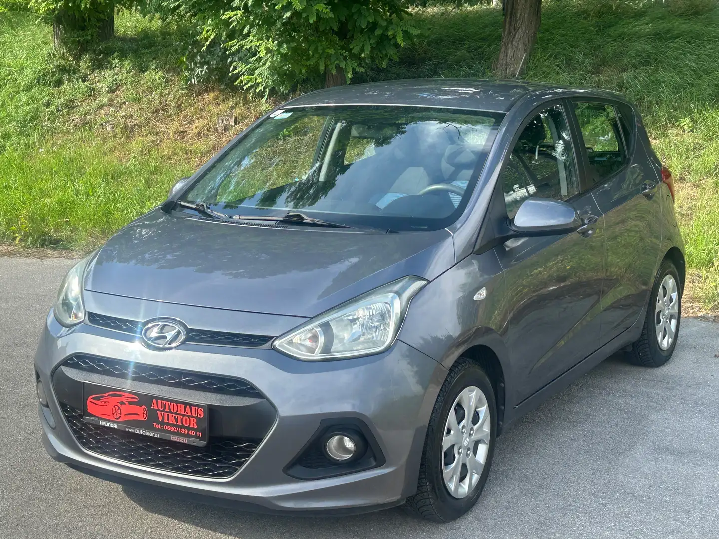 Hyundai i10 1,0 Comfort Grau - 2