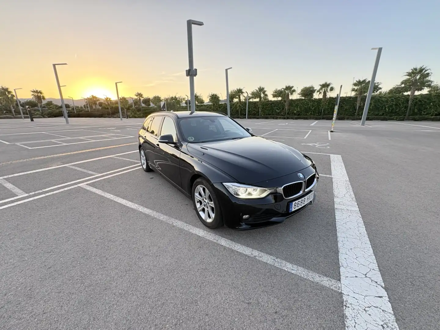 BMW 318 318d Touring Essential Plus Edition Negro - 1