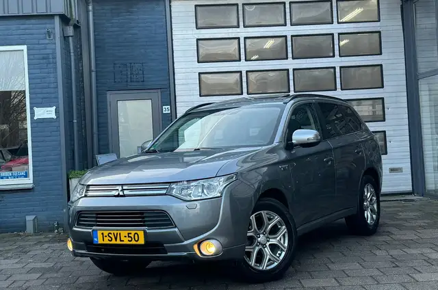 Mitsubishi Outlander 2.0 PHEV Instyle | Clima | Camera | Schuifdak | N.