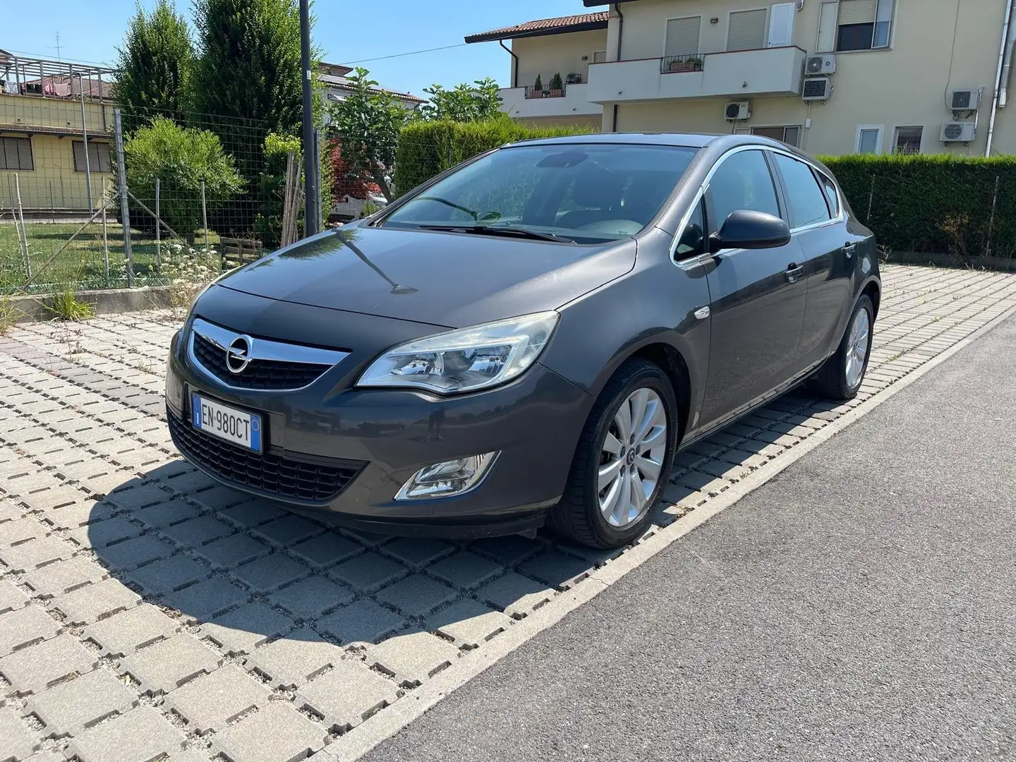 Opel Astra Astra IV 2010 5p 1.7 cdti Cosmo 110cv Grigio - 1