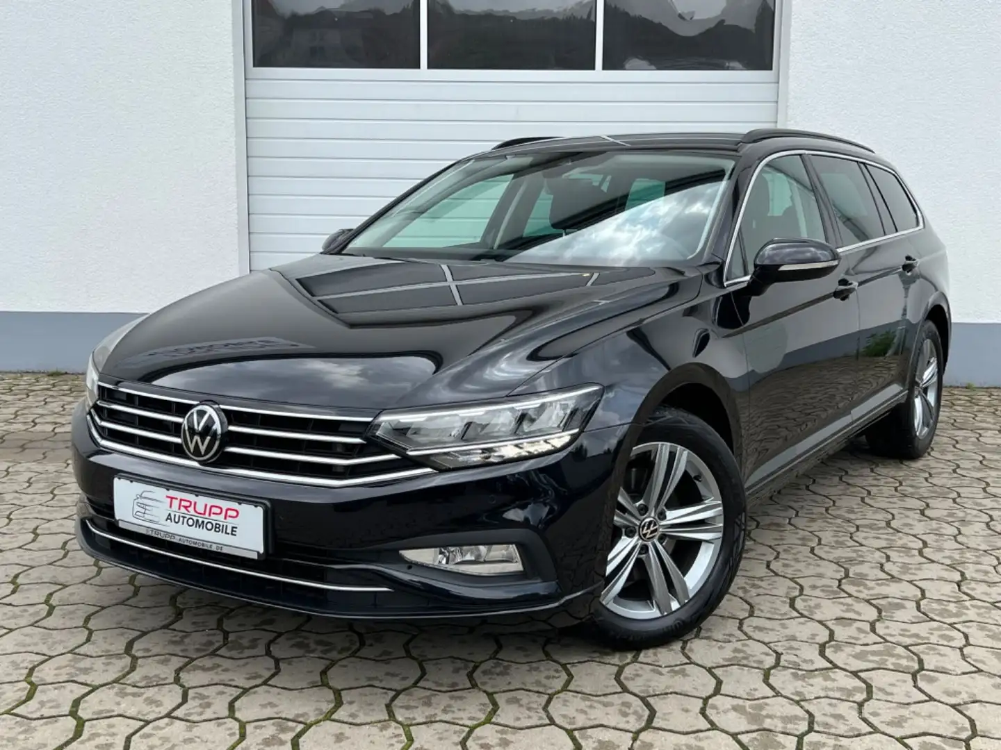 Volkswagen Passat 2.0 TDI/LED/ACC/R-Kamera/SHZ/Navi/Standhe Schwarz - 1