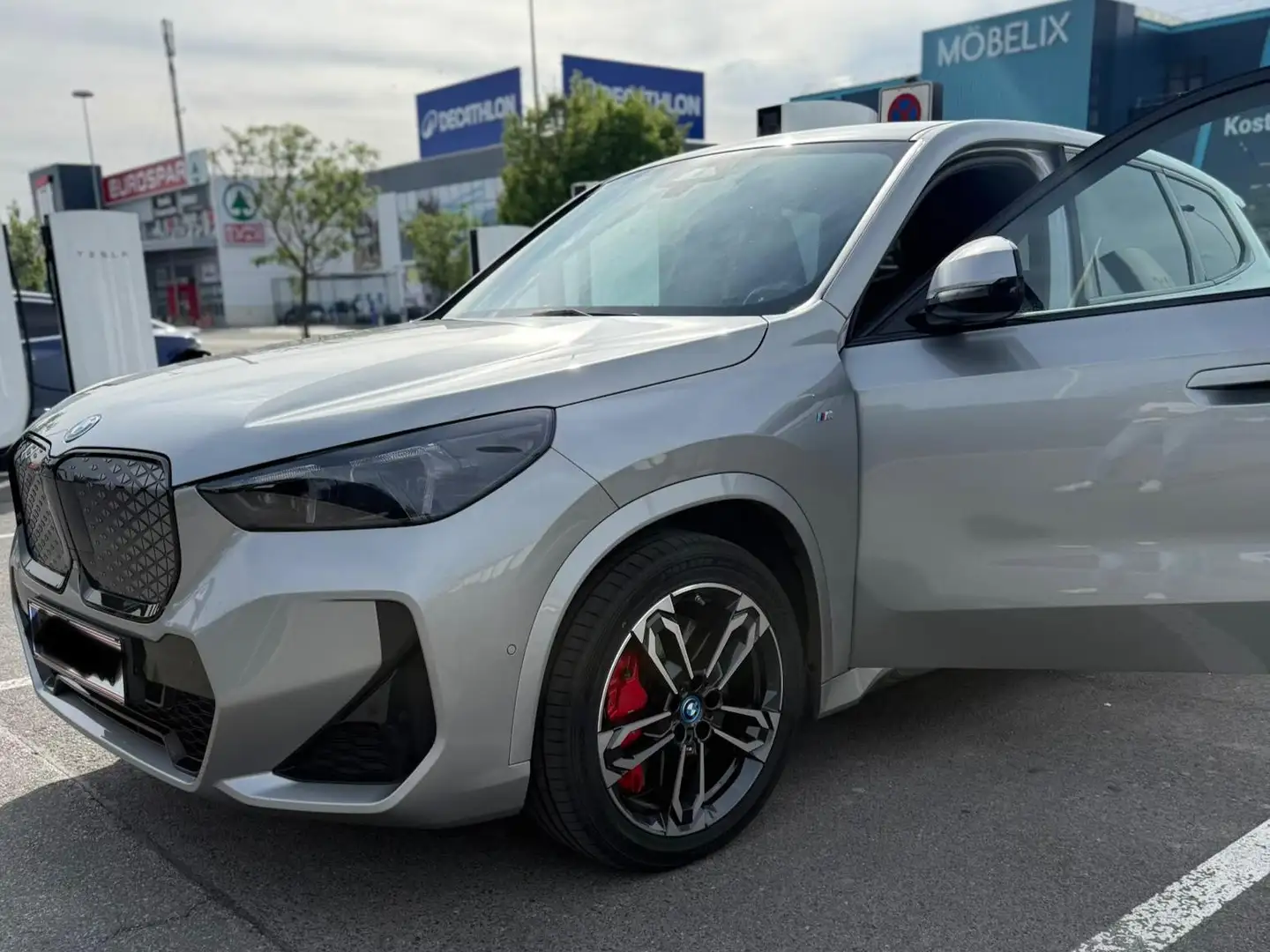 BMW iX1 iX1 eDrive20 66,5kWh Silber - 1