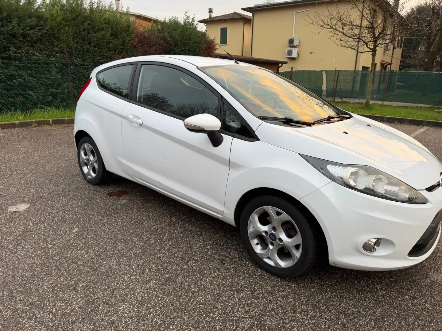 Ford Fiesta 1.4 tdci - NEOPATENTATI - 12 MESI DI GARANZIA - Bianco - 2