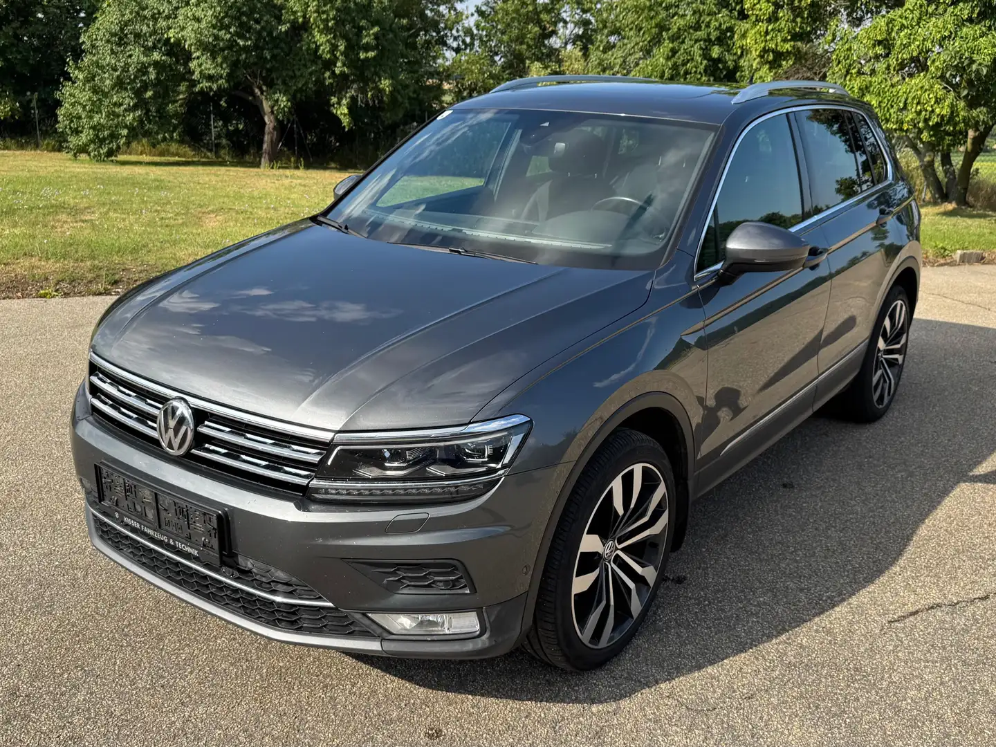 Volkswagen Tiguan Tiguan 2,0 TDI SCR 4Motion Highline DSG Highline Grau - 1