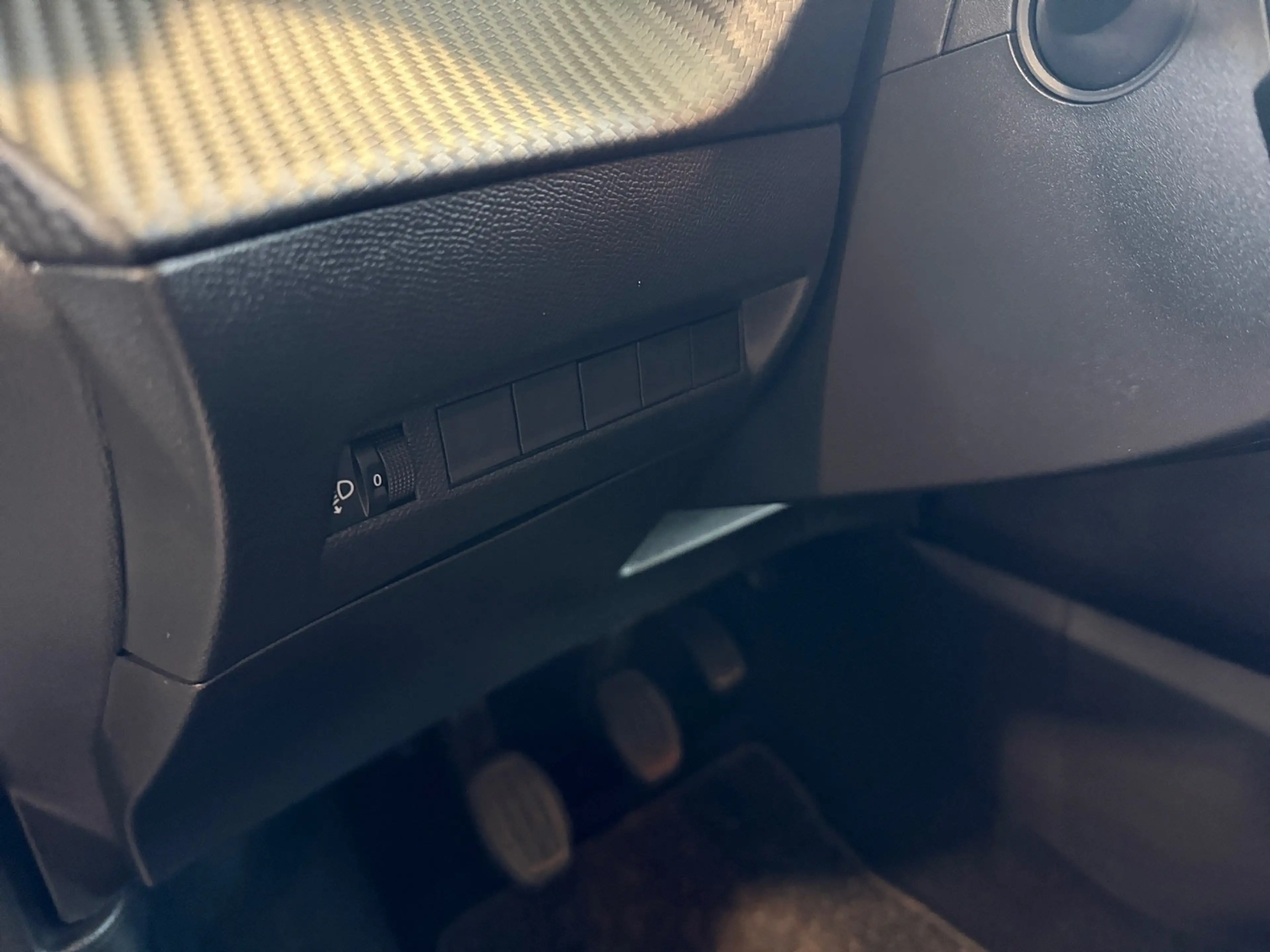 Peugeot 2008 1.2 PureTech 100 Active LED PDC KlimaA — photo 7