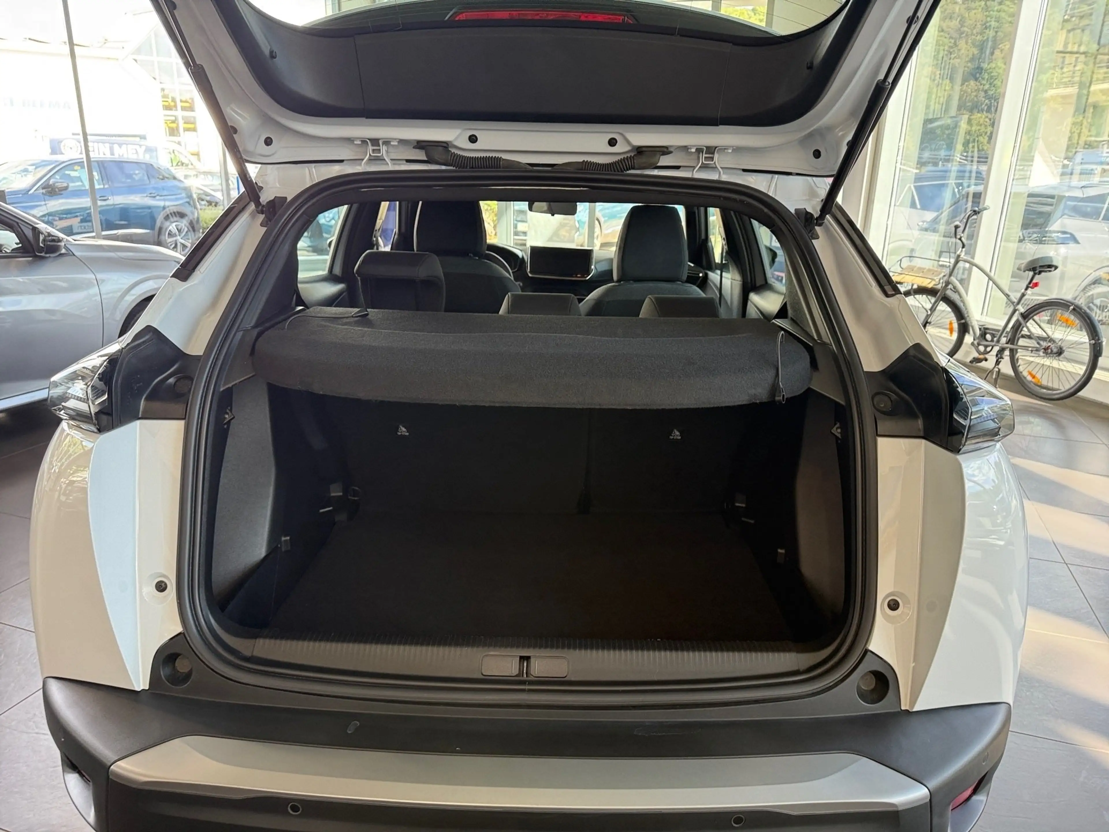 Peugeot 2008 1.2 PureTech 100 Active LED PDC KlimaA — photo 12