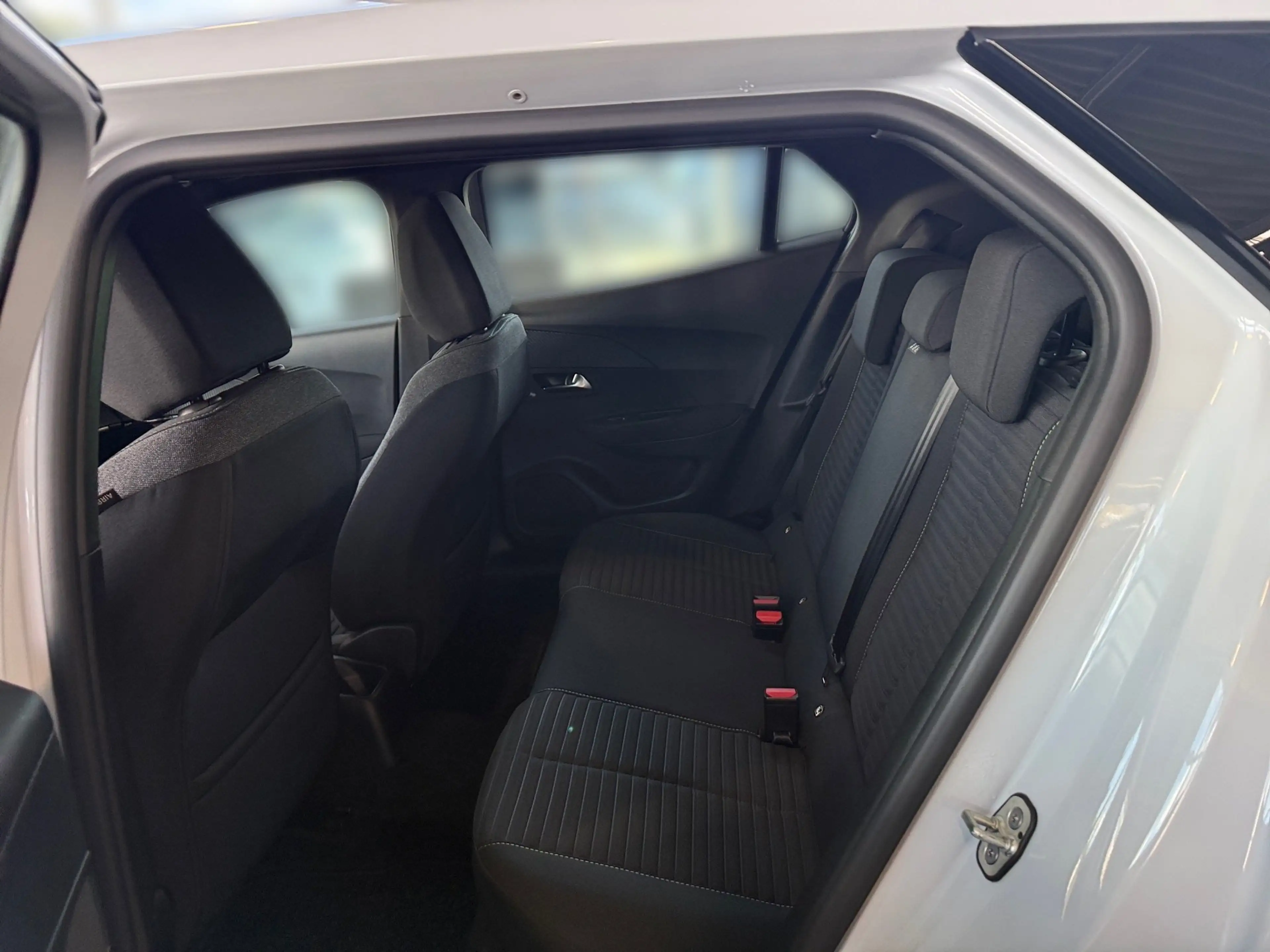 Peugeot 2008 1.2 PureTech 100 Active LED PDC KlimaA — photo 8