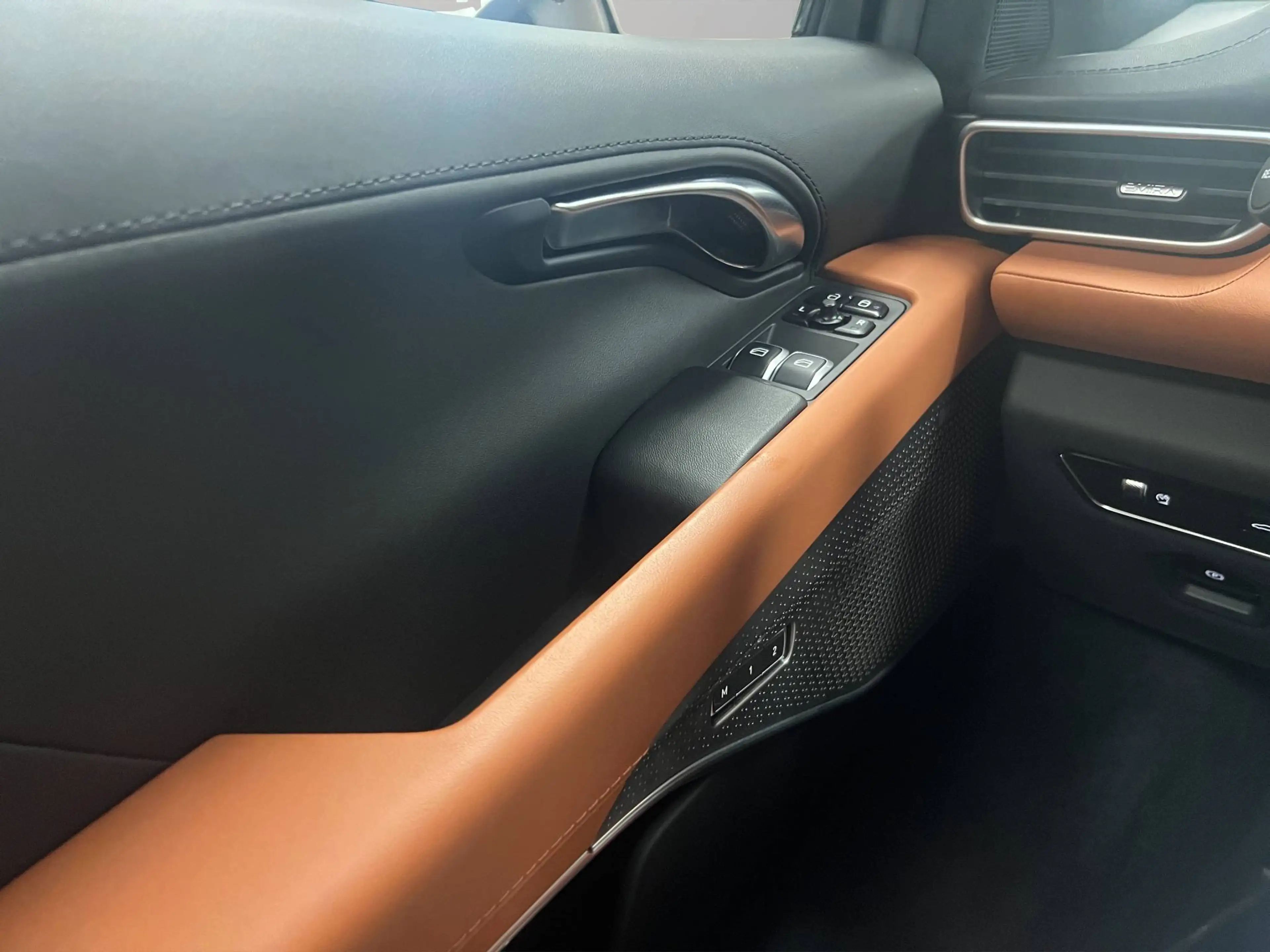 Lotus Emira 3.5 V6 — photo 13