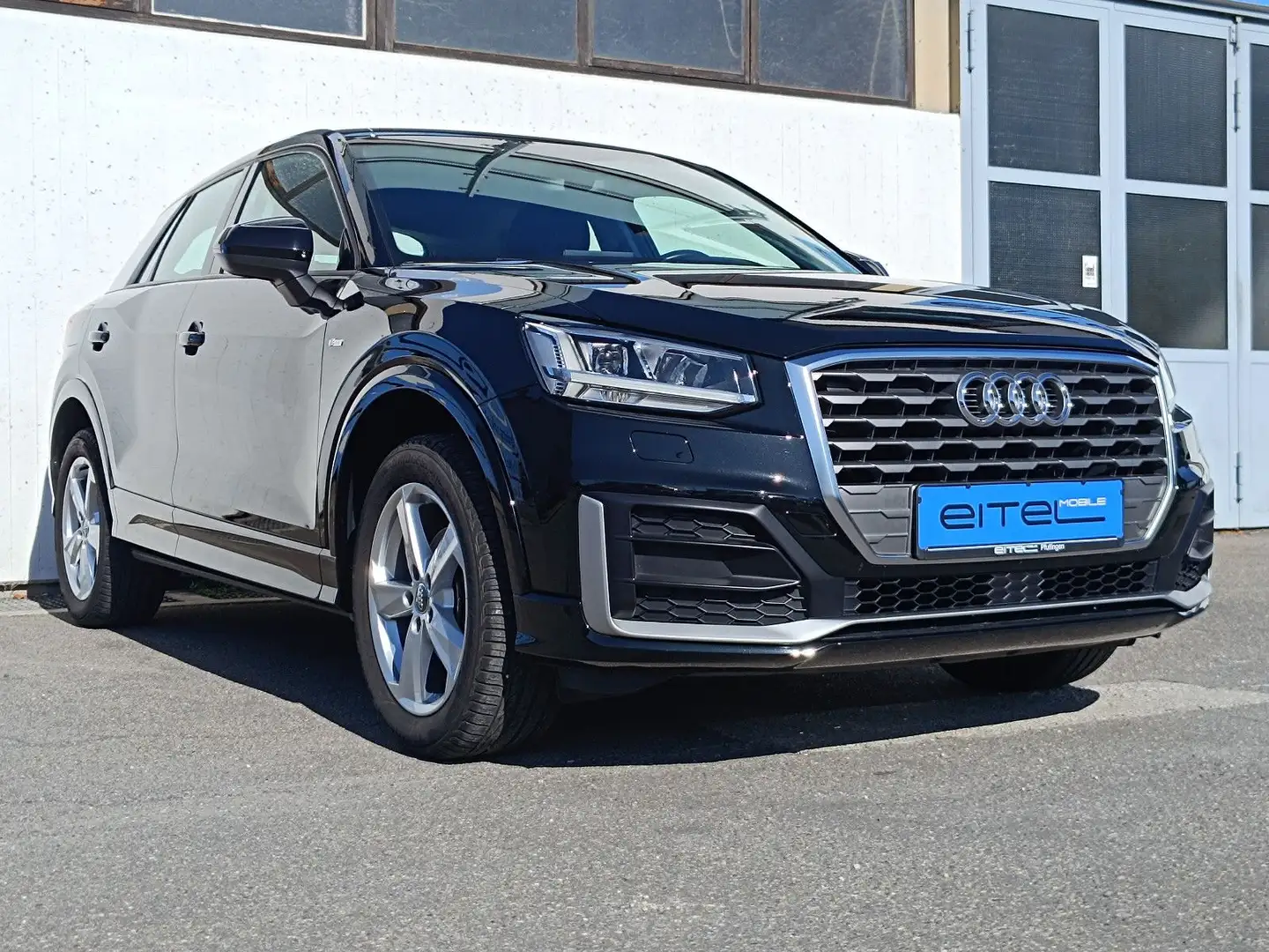 Audi Q2 30 TFSI sport S-Line Navi LED Sound AHK Schwarz - 2