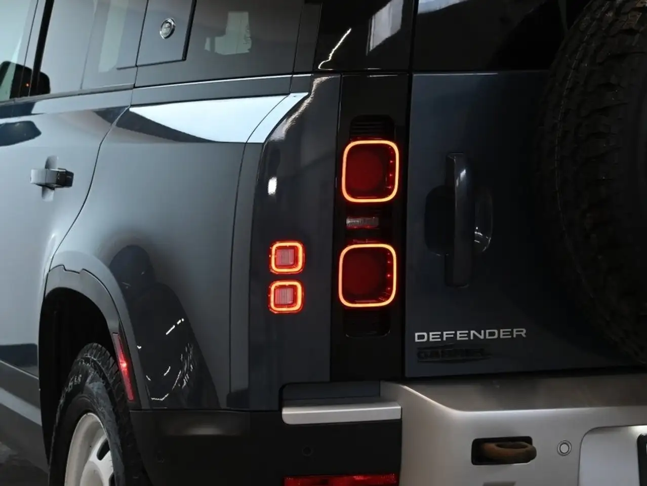 Land Rover Defender снимка Land Rover Defender