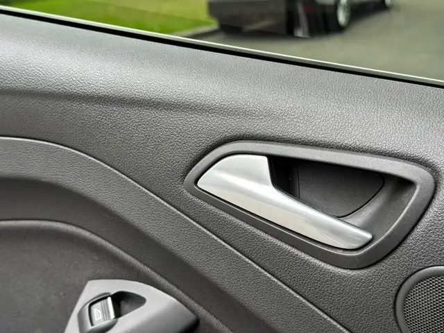 Ford C-Max view 18