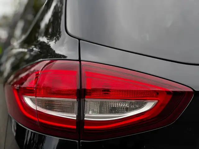 Ford C-Max view 4