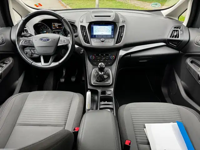 Ford C-Max view 3