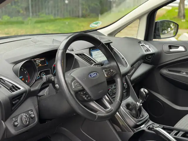 Ford C-Max view 17