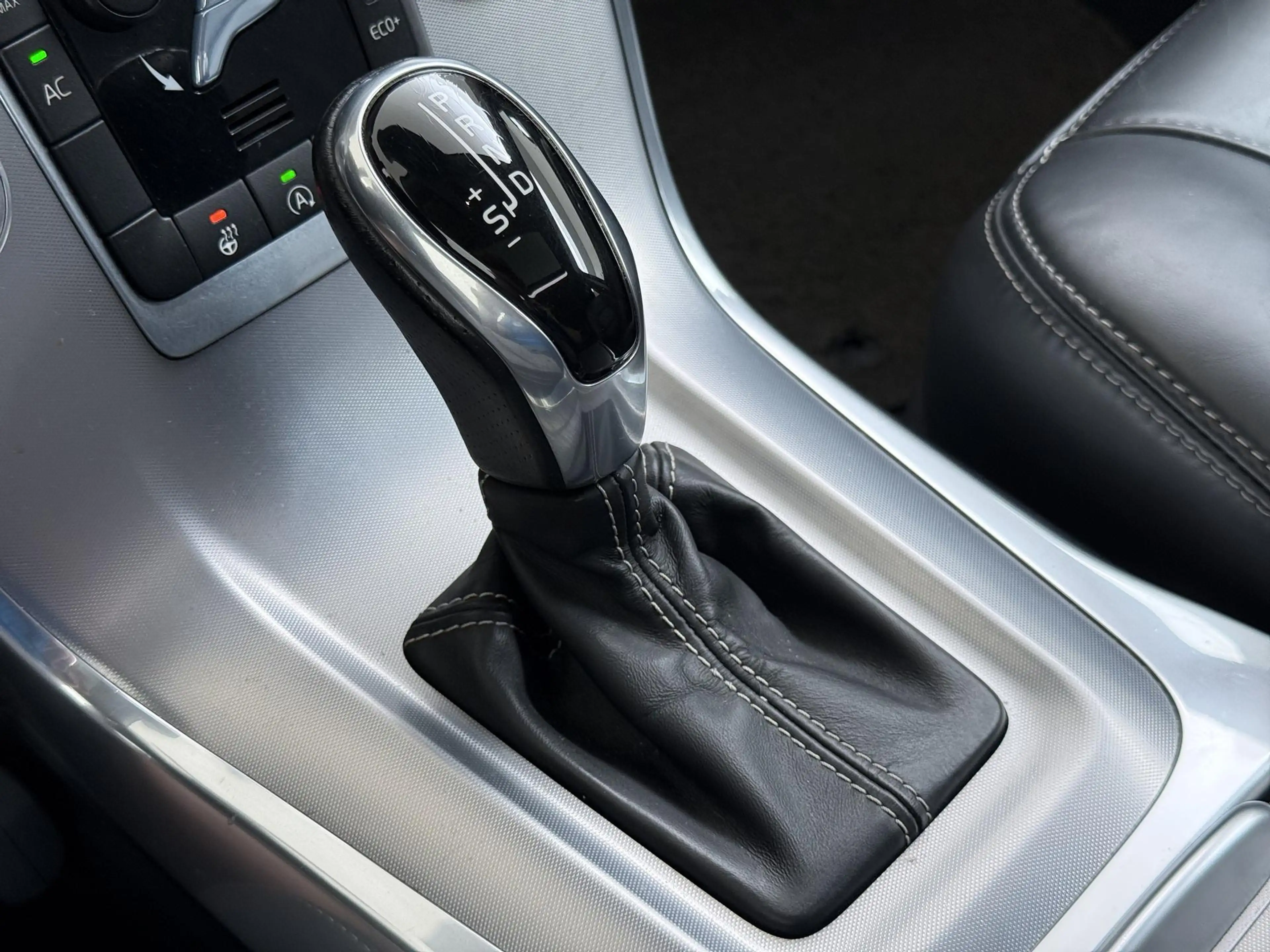 Volvo XC70 2.0 D4 FWD Inscription Edition Schuifdak/Trekhaak/ — photo 38