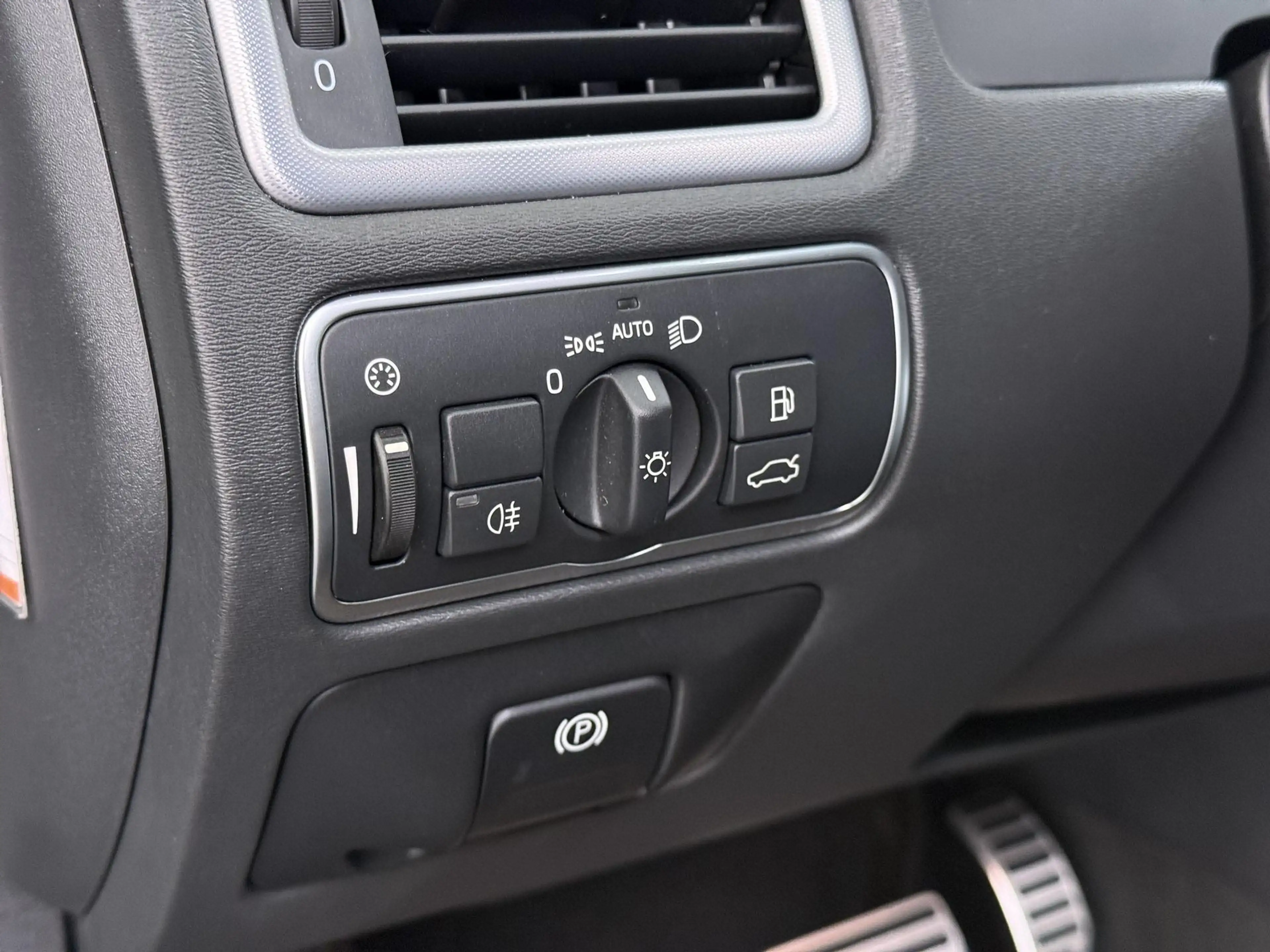 Volvo XC70 2.0 D4 FWD Inscription Edition Schuifdak/Trekhaak/ — photo 21
