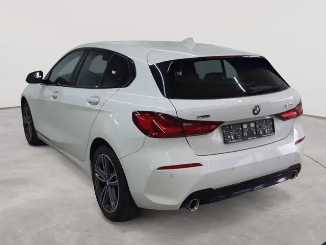 BMW 1 Series view 5