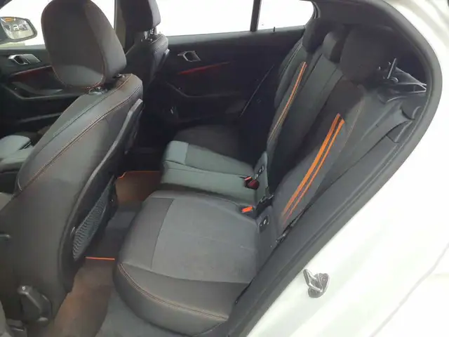 BMW 1 Series view 14