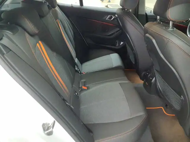 BMW 1 Series view 13