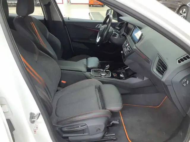 BMW 1 Series view 7