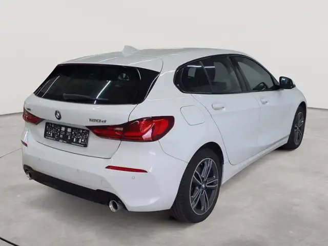 BMW 1 Series view 4