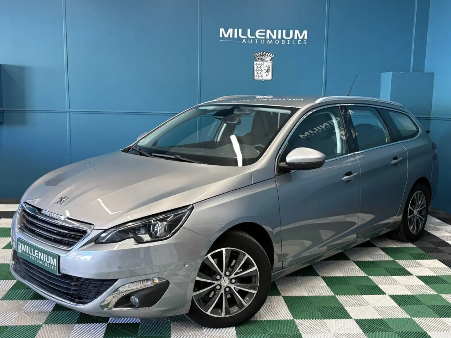 Peugeot 308 1.6 BLUEHDI 120CH ALLURE S&S Grau - 1