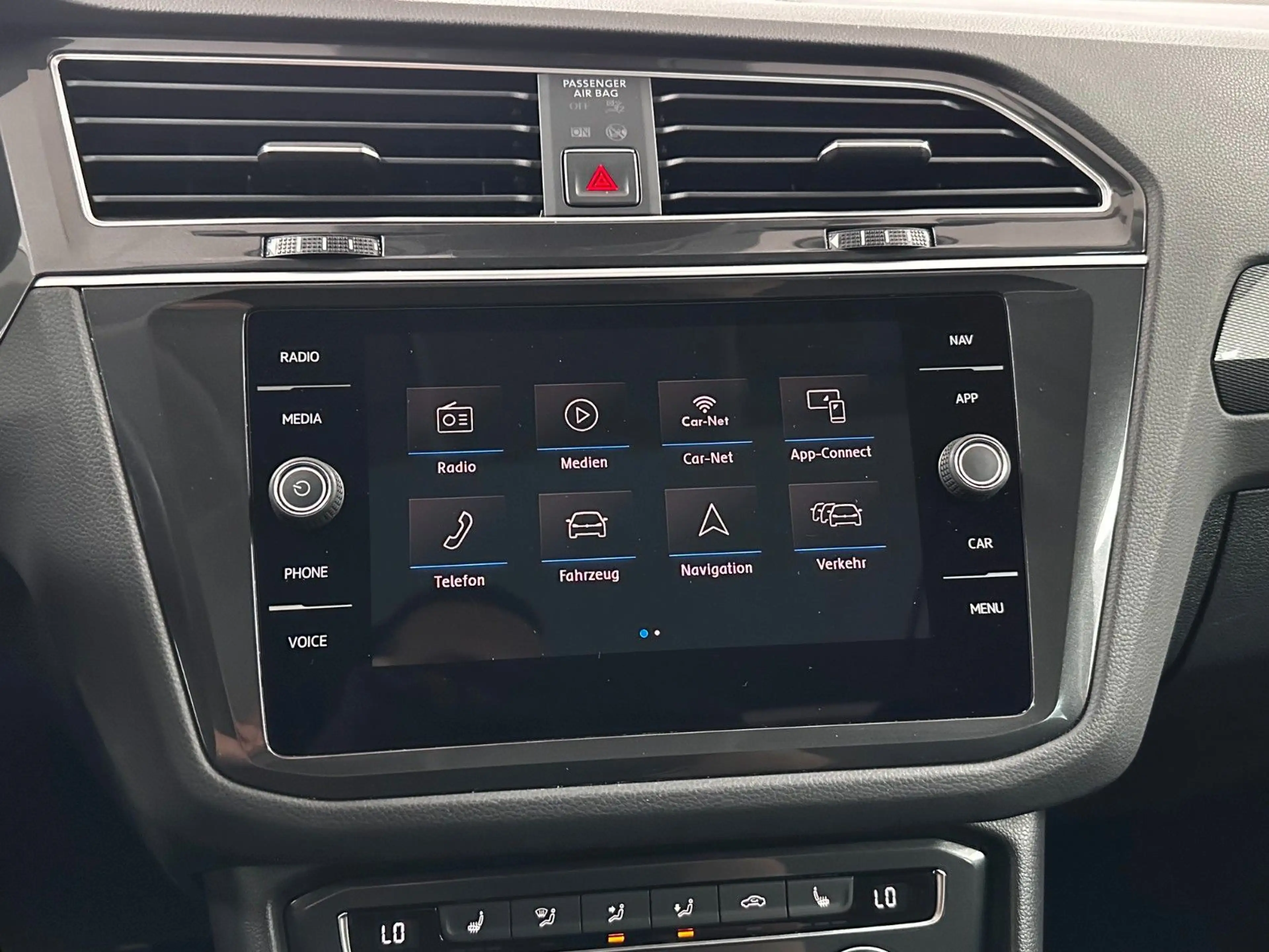 Volkswagen Tiguan Highline 4Motion.LED.AHK.NAVI.PANO.ACC — photo 31