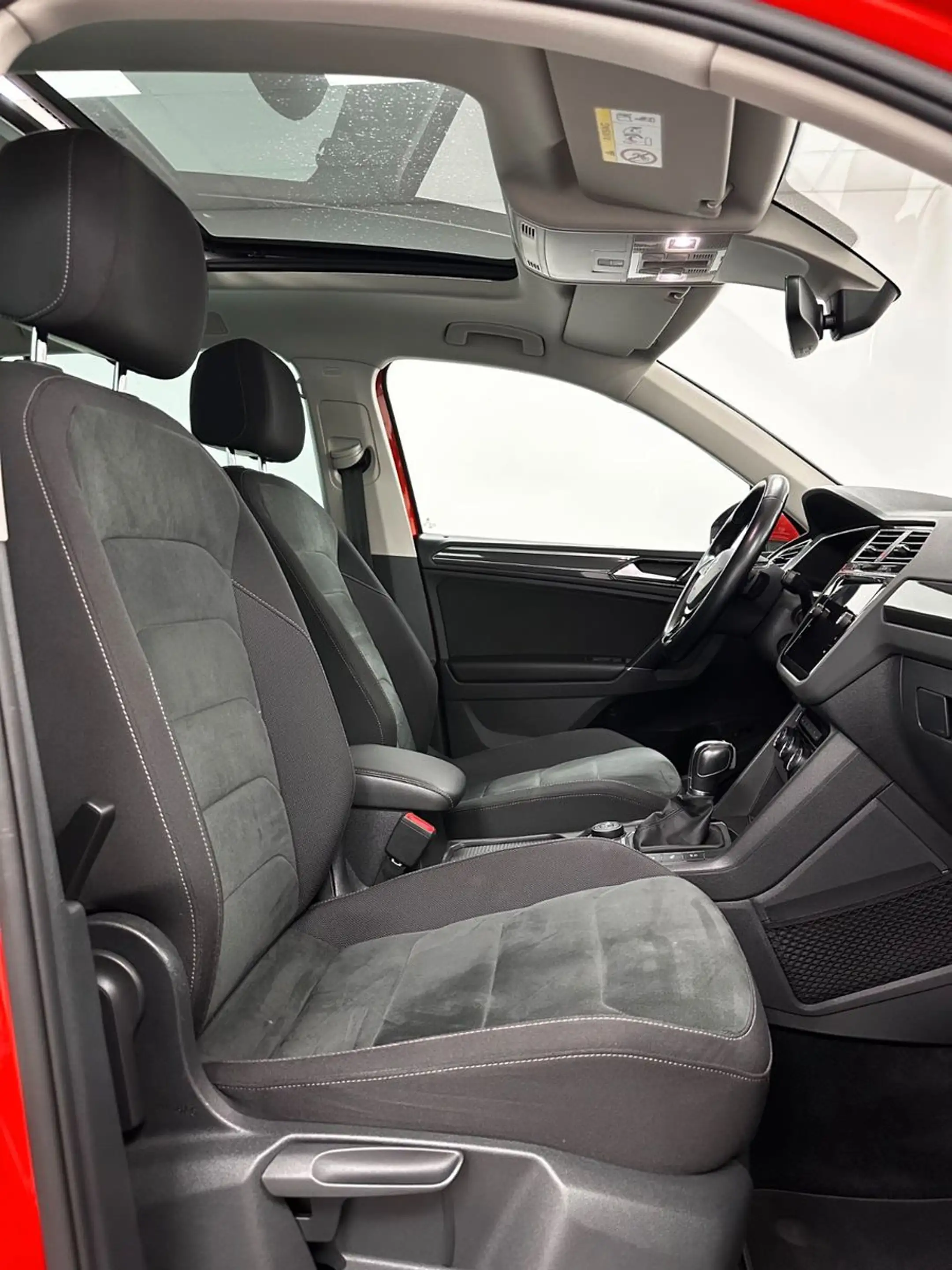 Volkswagen Tiguan Highline 4Motion.LED.AHK.NAVI.PANO.ACC — photo 12