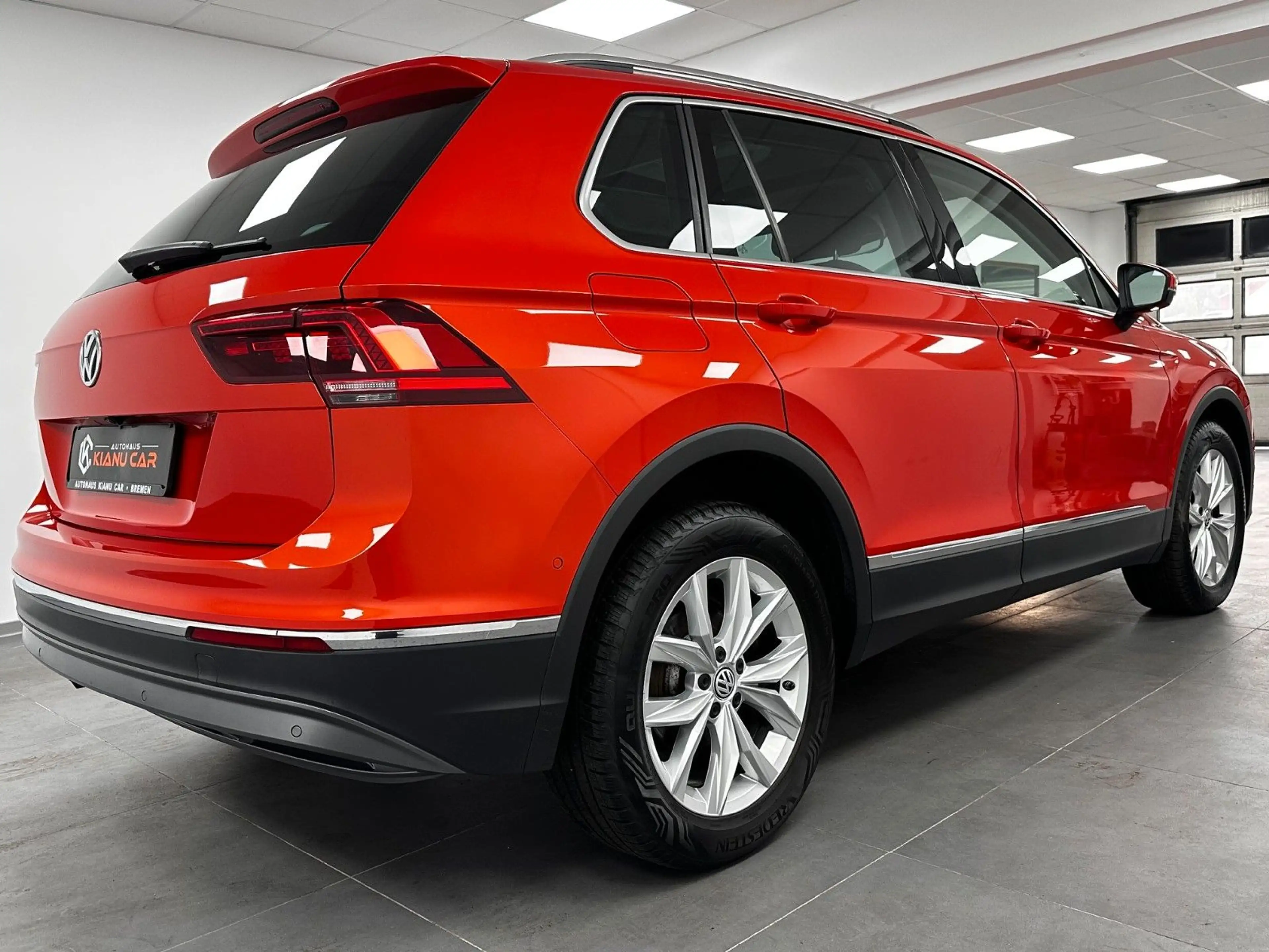 Volkswagen Tiguan Highline 4Motion.LED.AHK.NAVI.PANO.ACC — photo 6