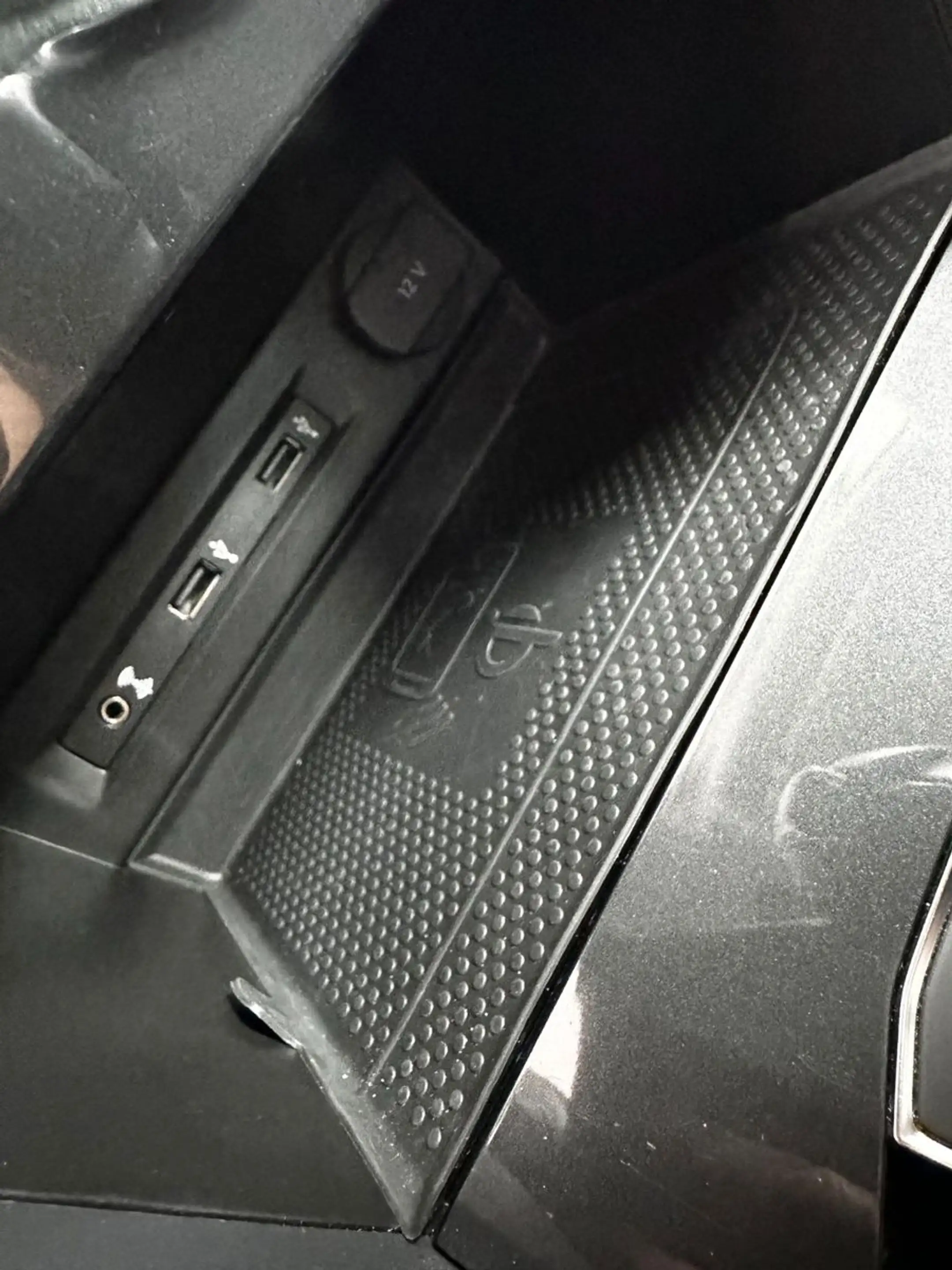 Volkswagen Tiguan Highline 4Motion.LED.AHK.NAVI.PANO.ACC — photo 29