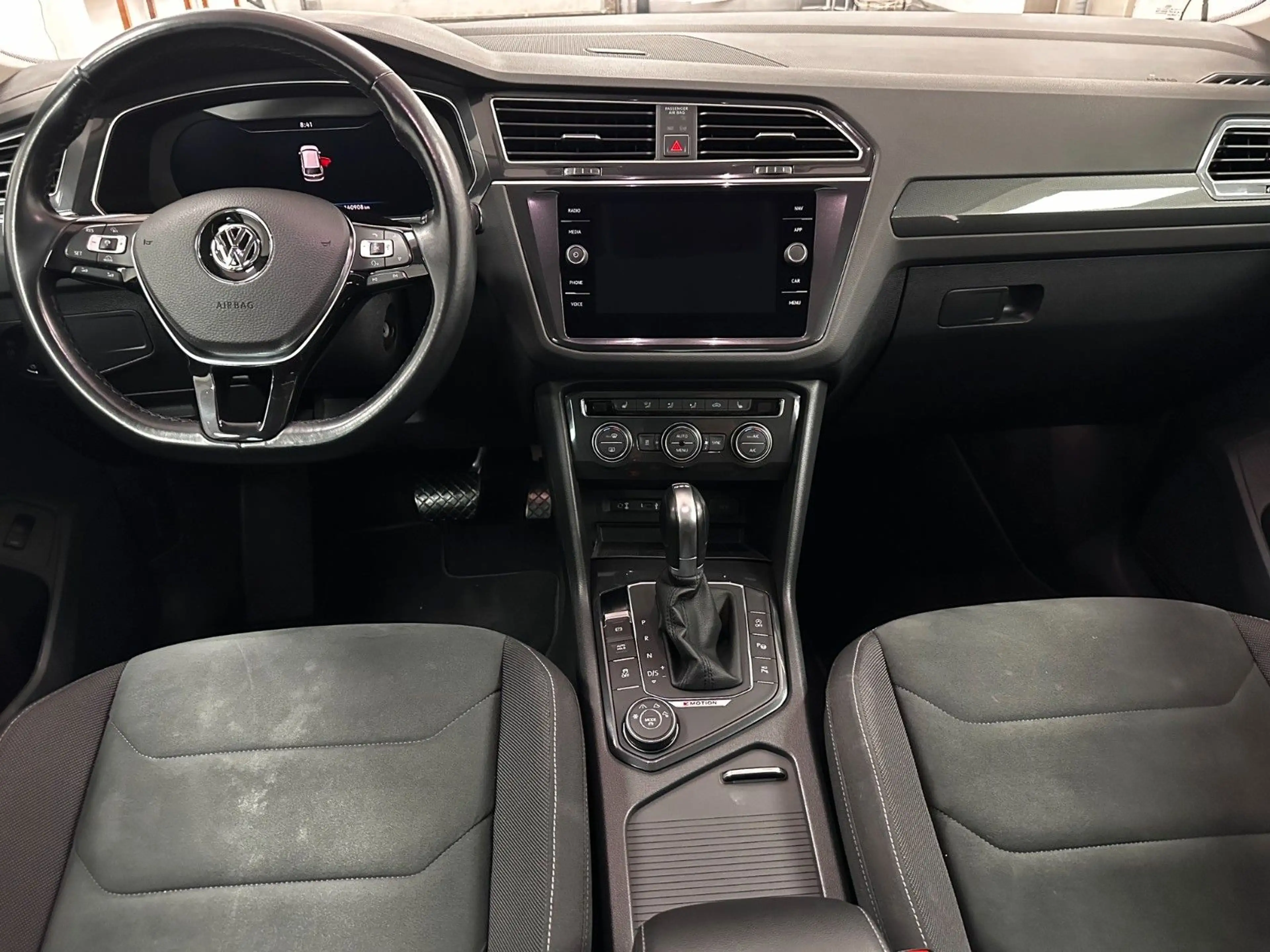Volkswagen Tiguan Highline 4Motion.LED.AHK.NAVI.PANO.ACC — photo 16