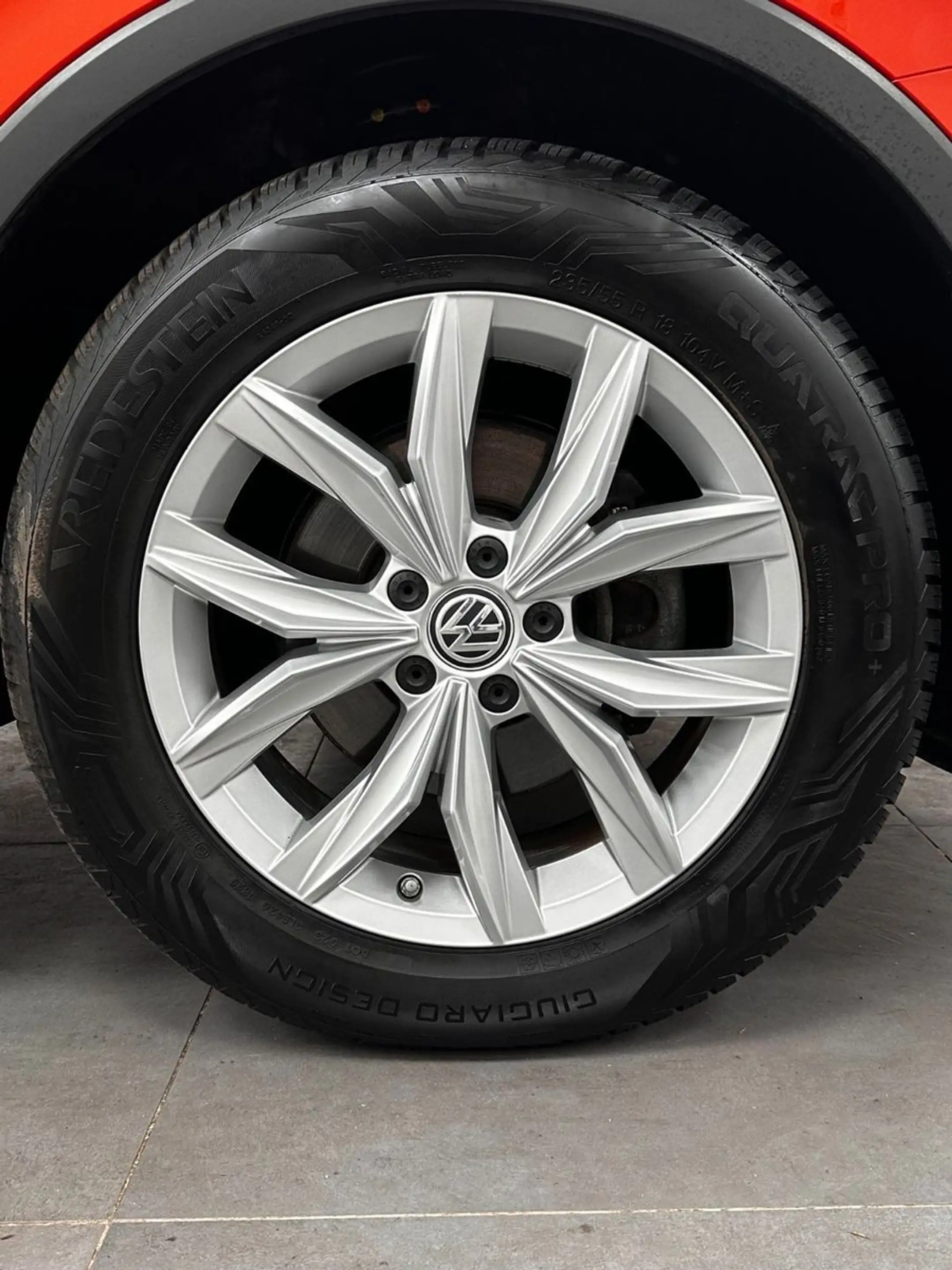 Volkswagen Tiguan Highline 4Motion.LED.AHK.NAVI.PANO.ACC — photo 26