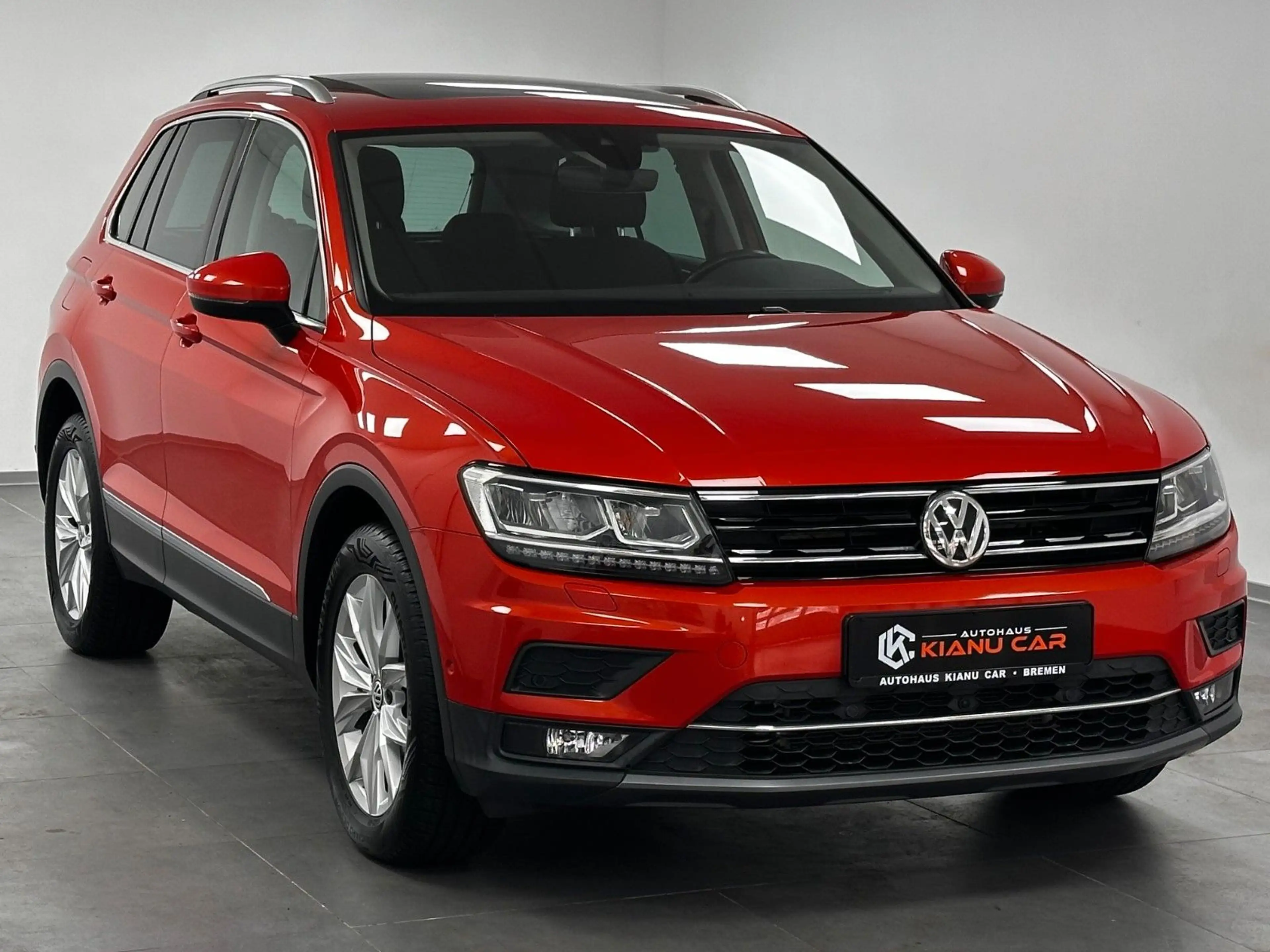 Volkswagen Tiguan Highline 4Motion.LED.AHK.NAVI.PANO.ACC — photo 3
