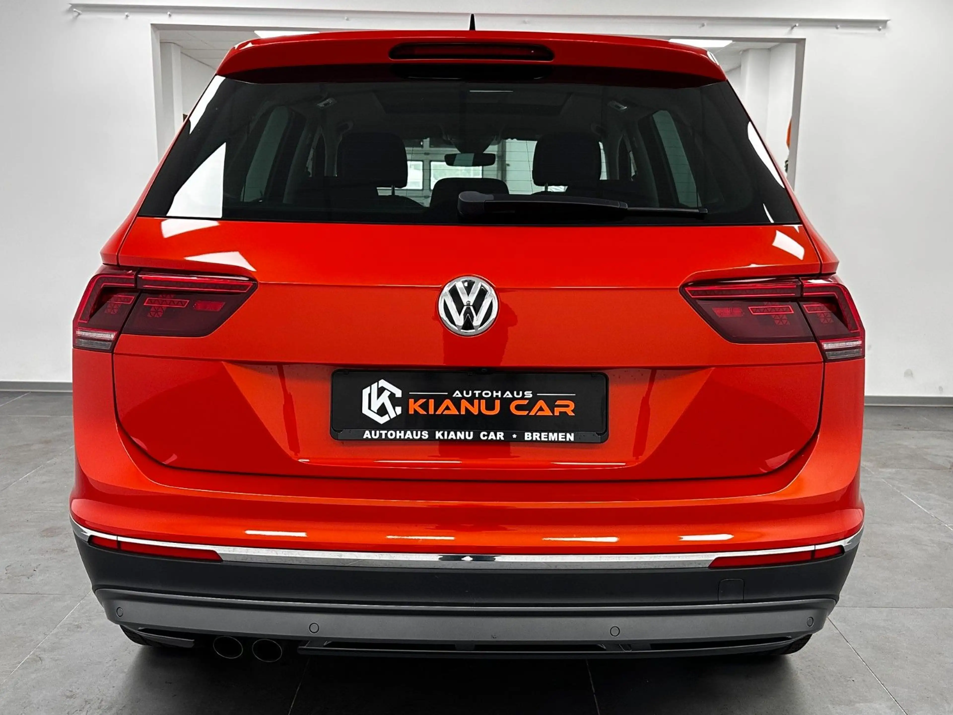 Volkswagen Tiguan Highline 4Motion.LED.AHK.NAVI.PANO.ACC — photo 8