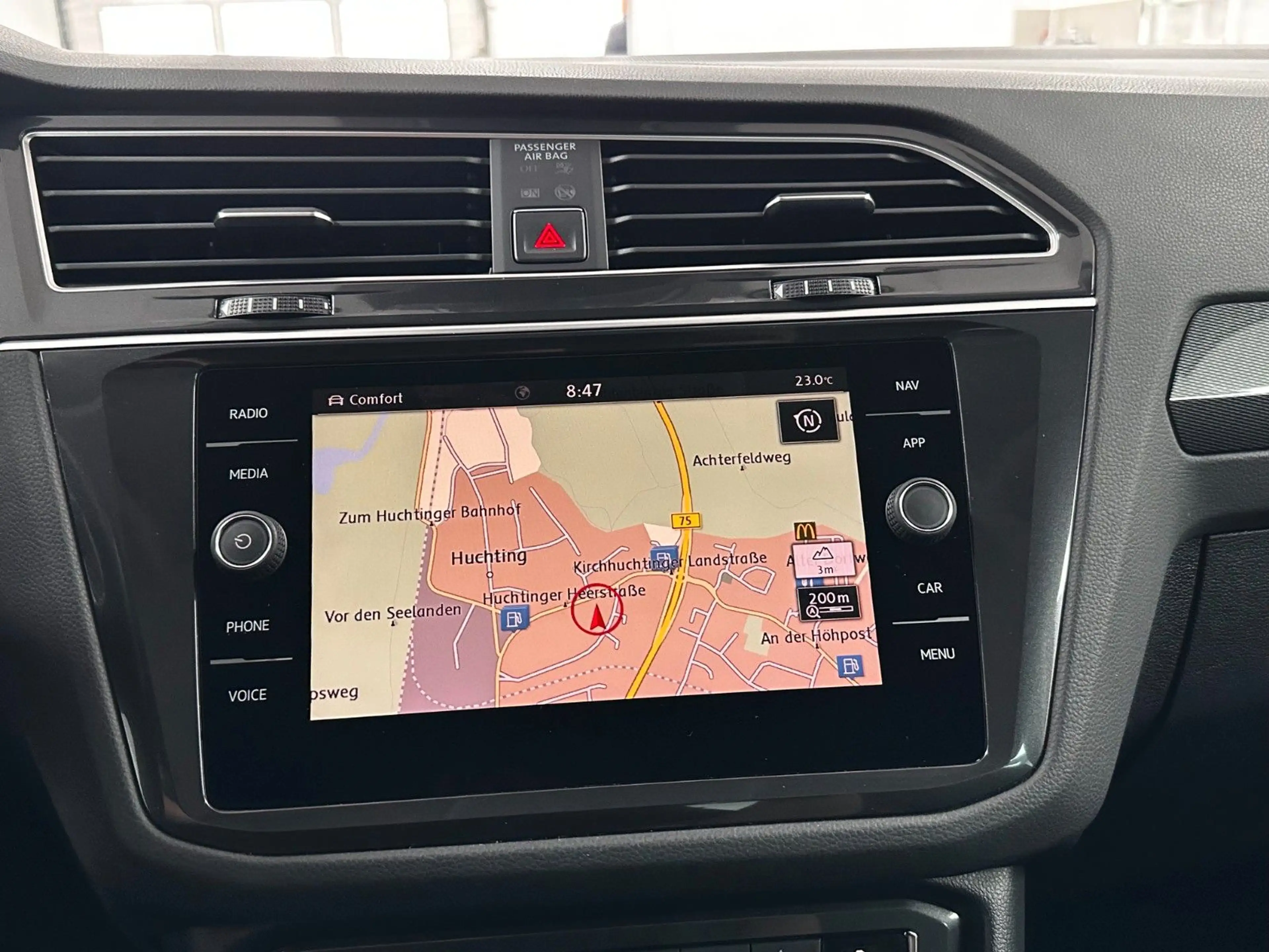 Volkswagen Tiguan Highline 4Motion.LED.AHK.NAVI.PANO.ACC — photo 36