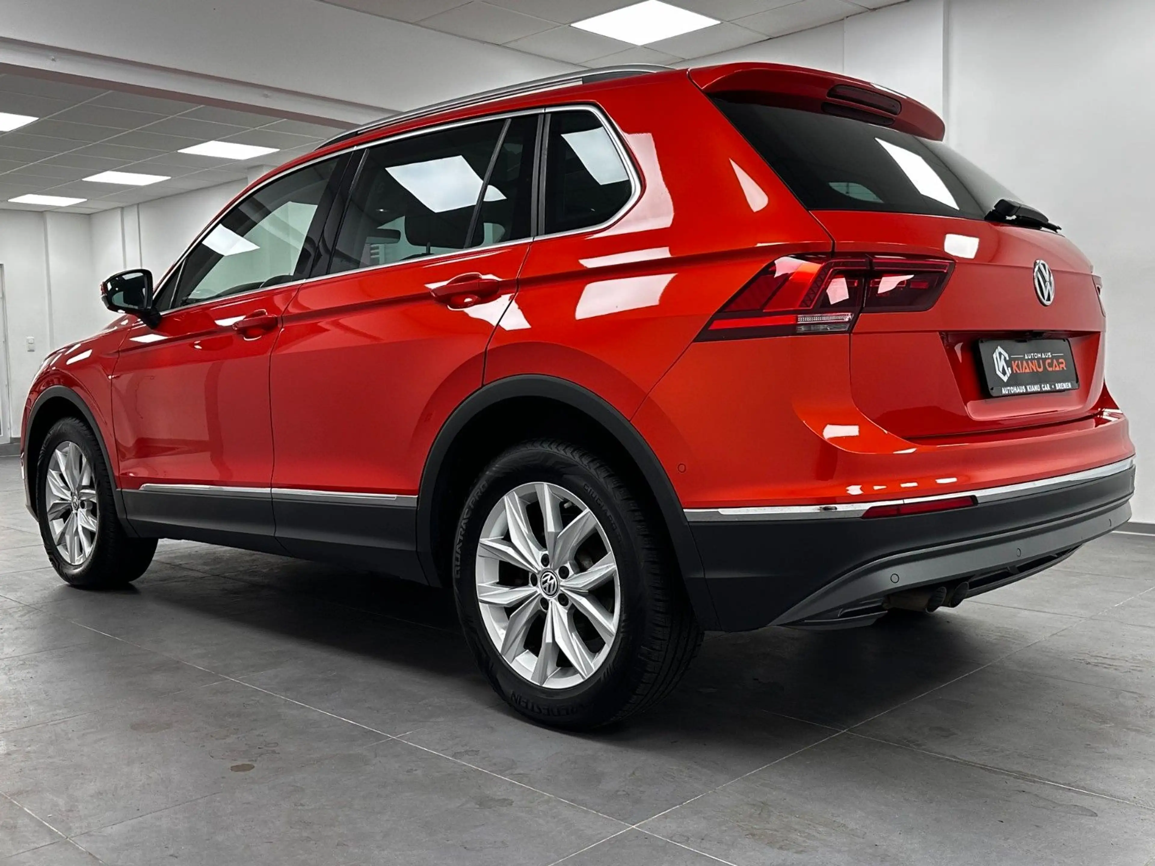 Volkswagen Tiguan Highline 4Motion.LED.AHK.NAVI.PANO.ACC — photo 7
