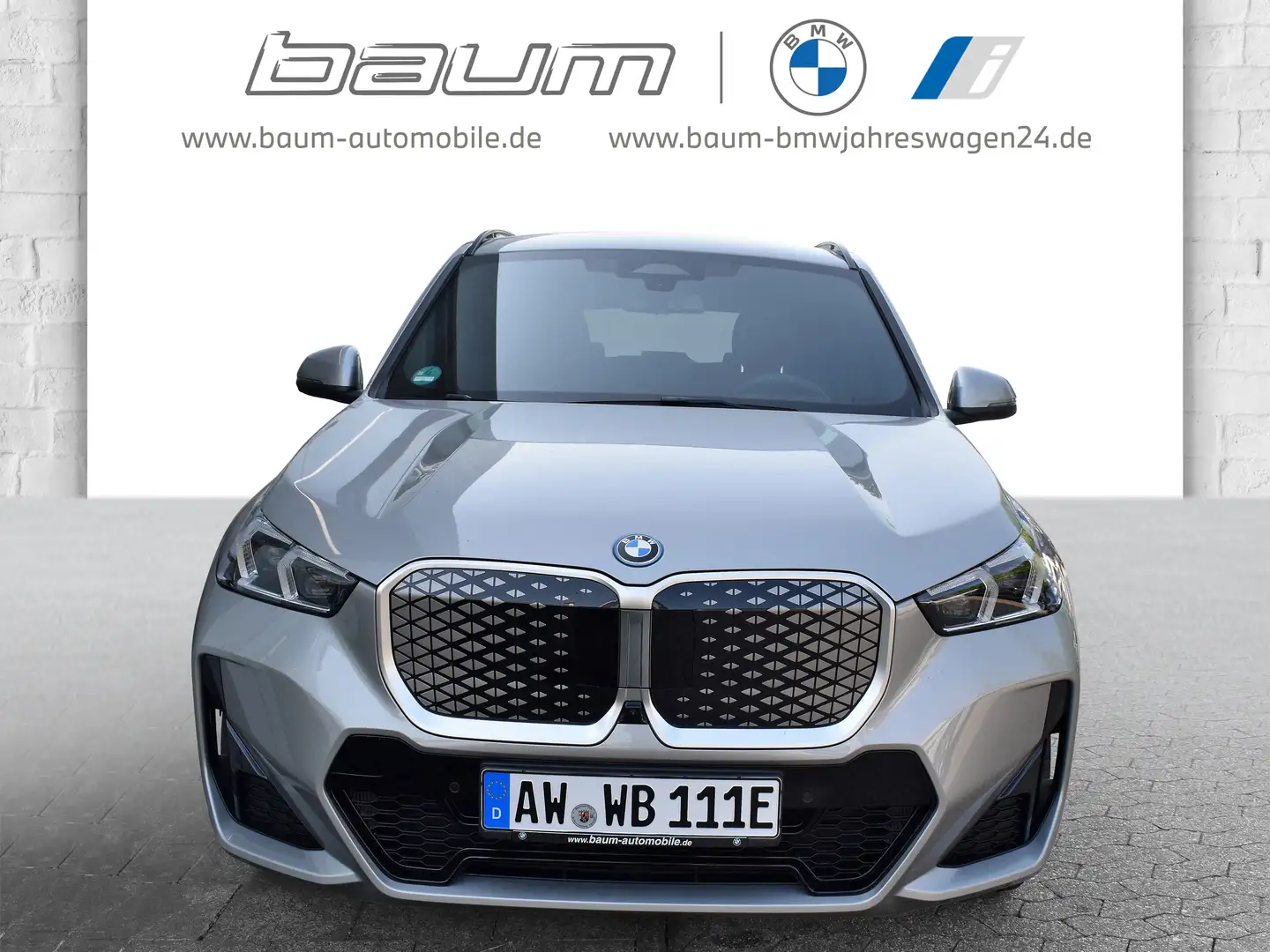 BMW iX1 xDrive30 M Sportpaket Head-Up HK HiFi DAB Zilver - 2
