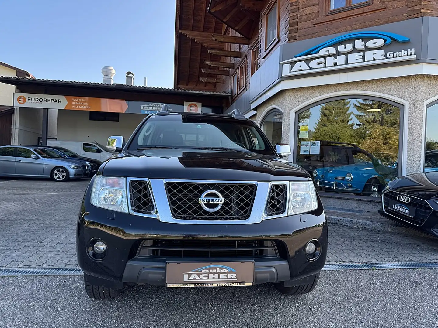 Nissan Navara DC LE 2,5 dCi 4x4 DPF Automatik Noir - 2