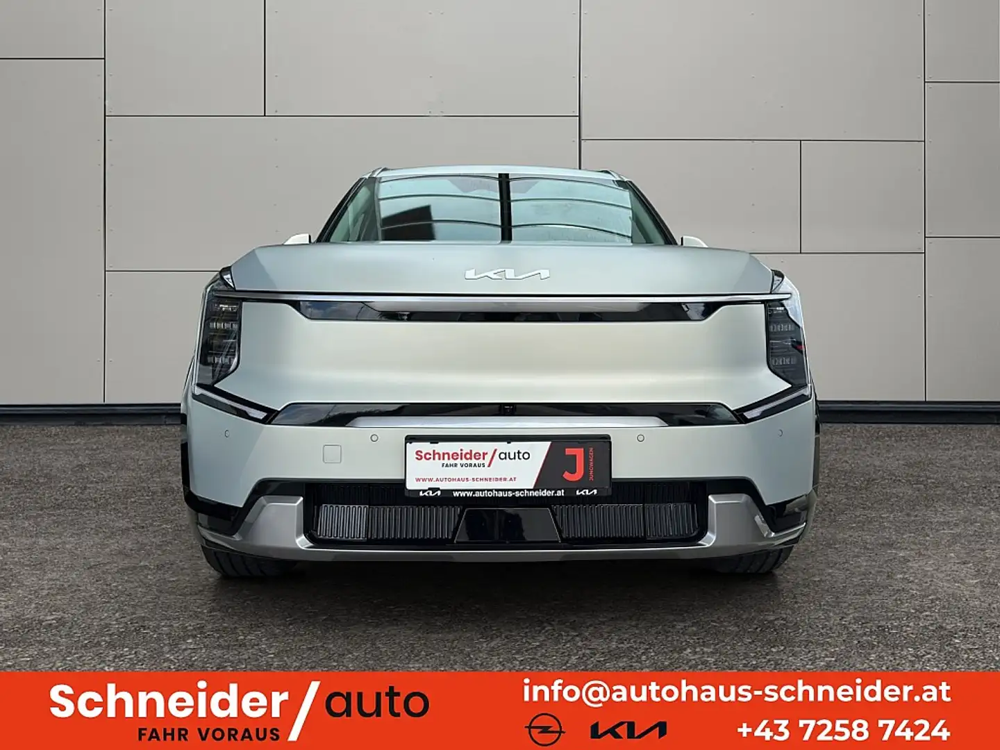 Kia EV9 AWD 99.8kWh Earth Aut. mit Schiebedach Silber - 2