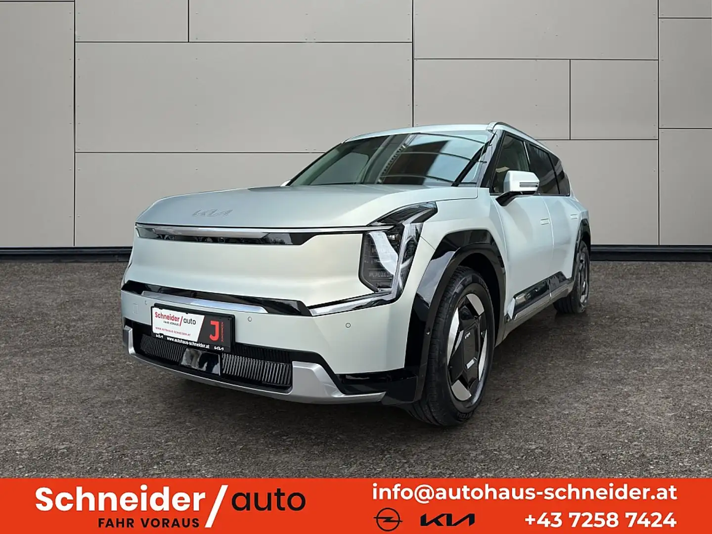 Kia EV9 AWD 99.8kWh Earth Aut. mit Schiebedach Silber - 1