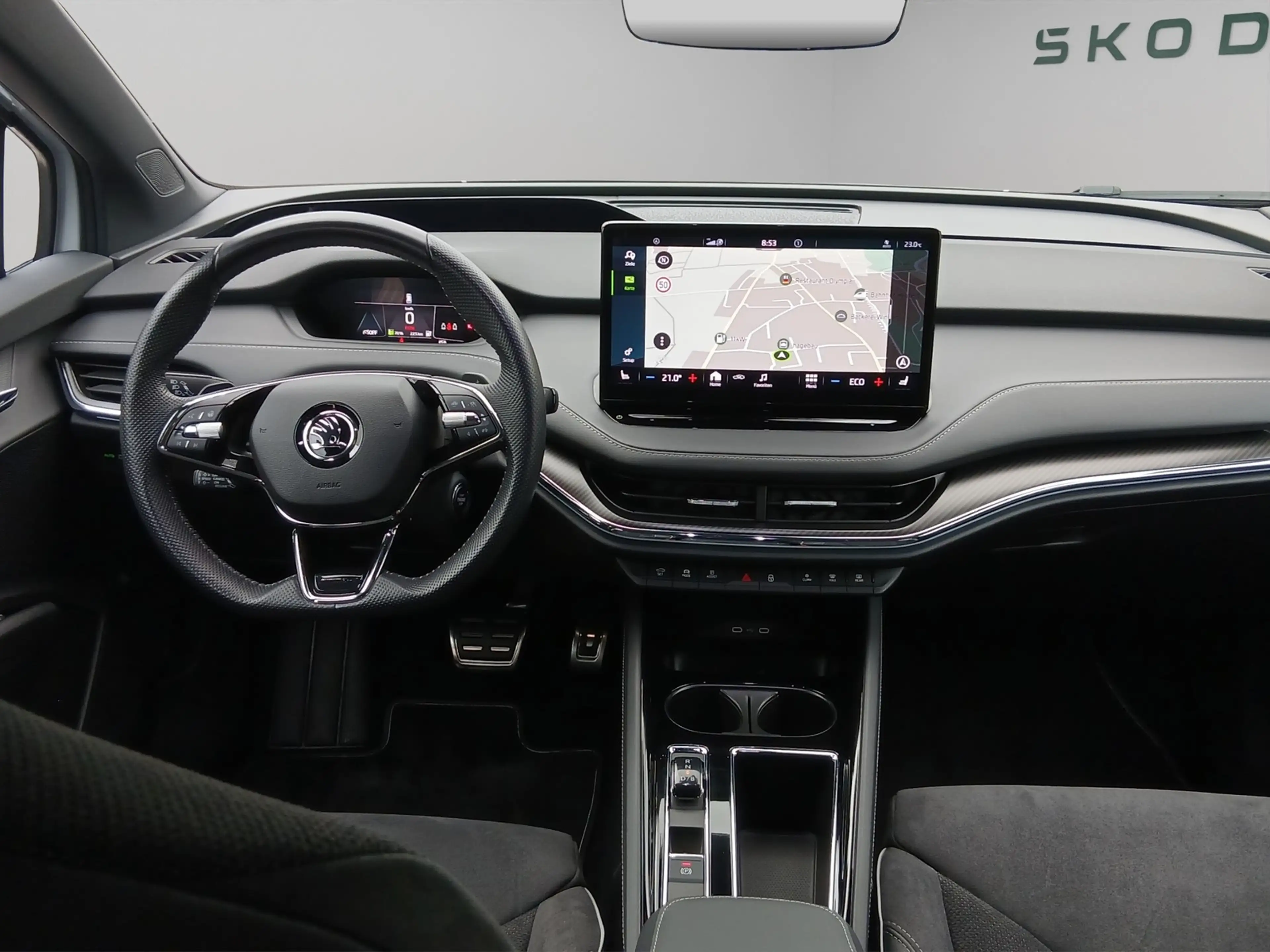 Skoda Enyaq 80 x Sportline Pano HUD Matrix — photo 14