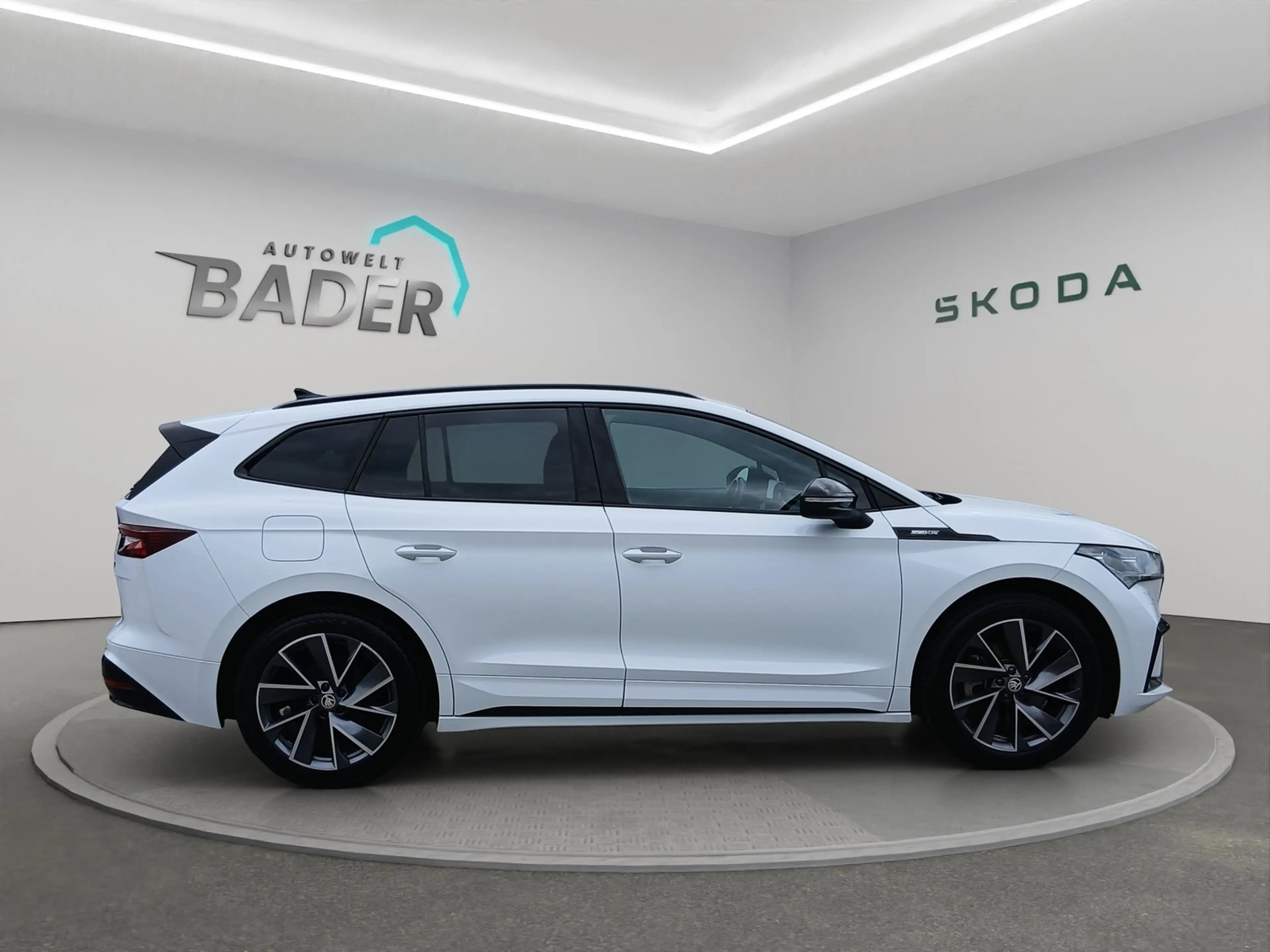 Skoda Enyaq 80 x Sportline Pano HUD Matrix — photo 7