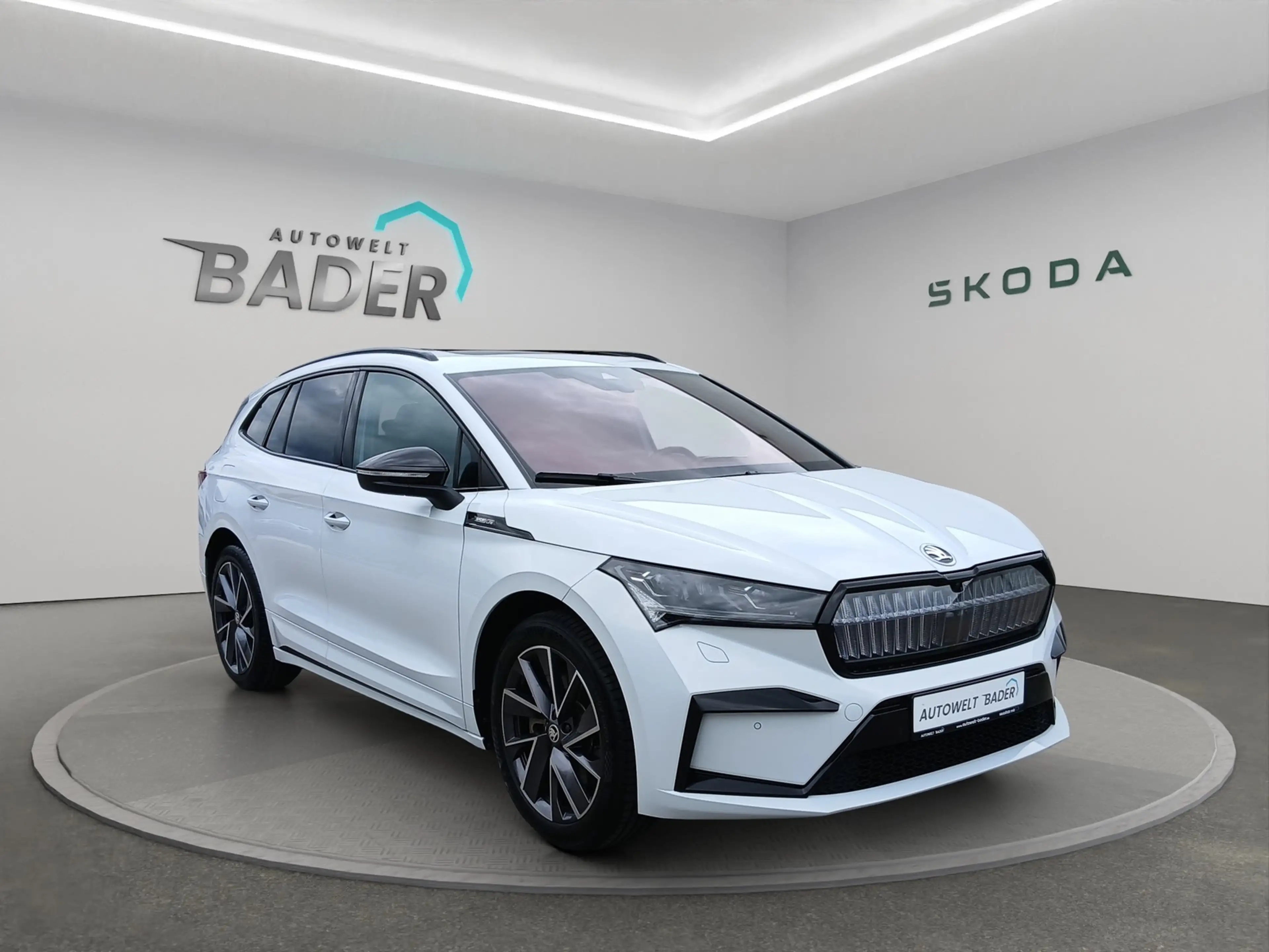 Skoda Enyaq 80 x Sportline Pano HUD Matrix — photo 8