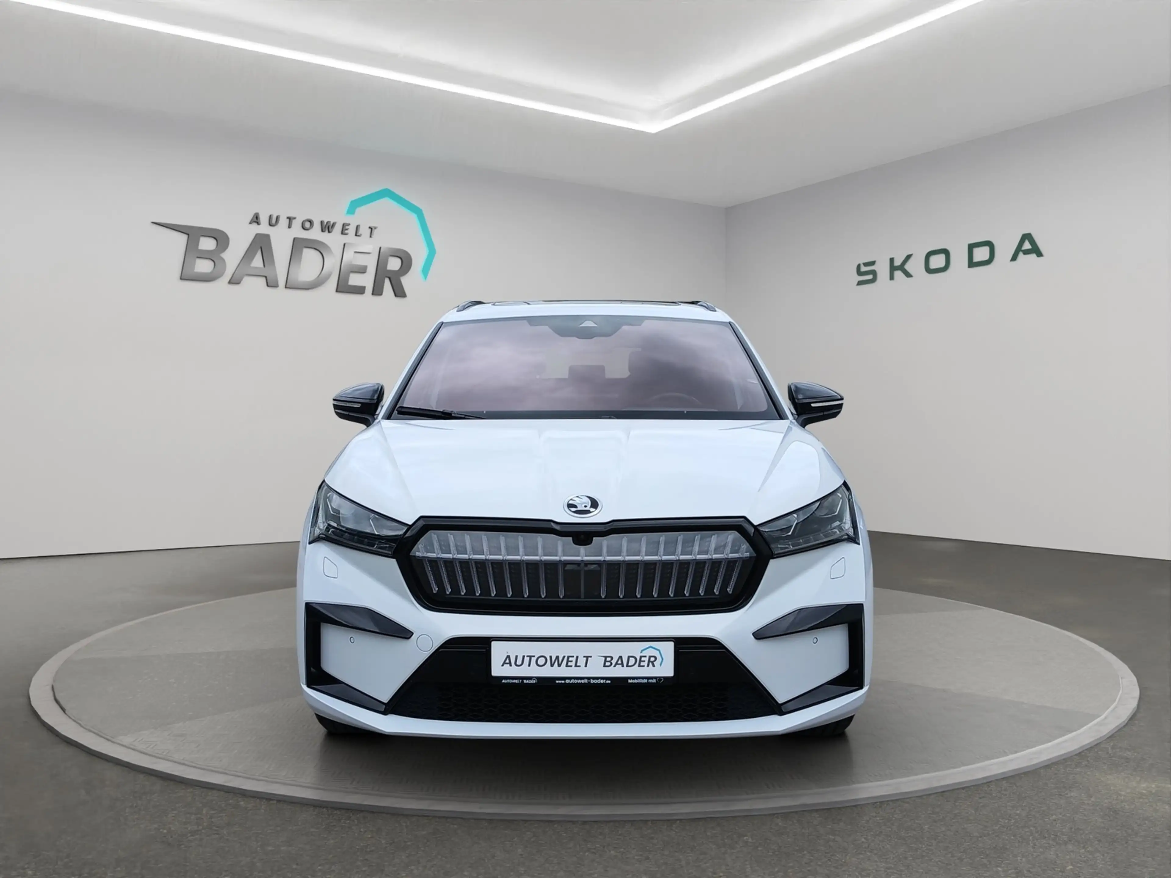 Skoda Enyaq 80 x Sportline Pano HUD Matrix — photo 2