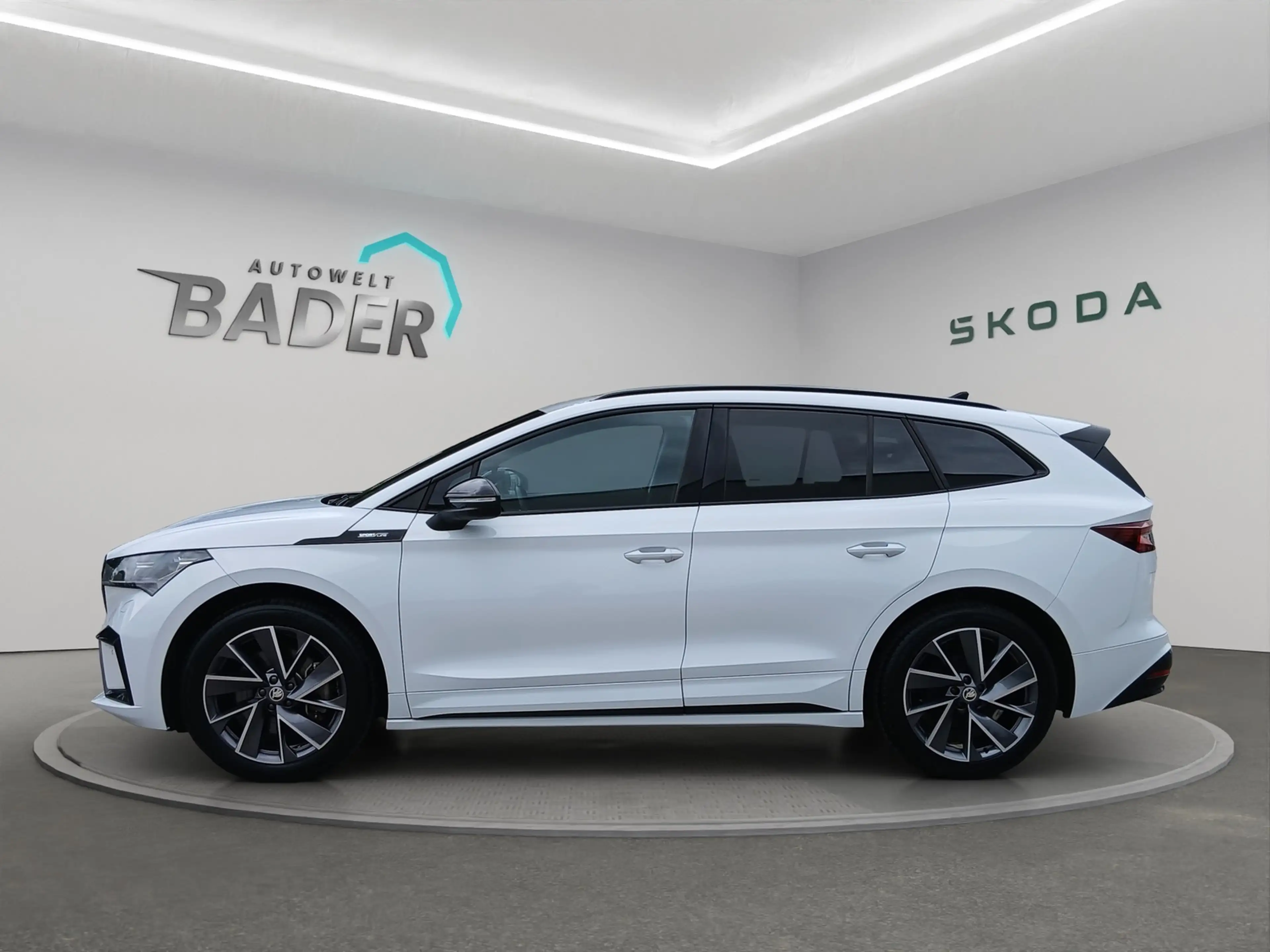 Skoda Enyaq 80 x Sportline Pano HUD Matrix — photo 3