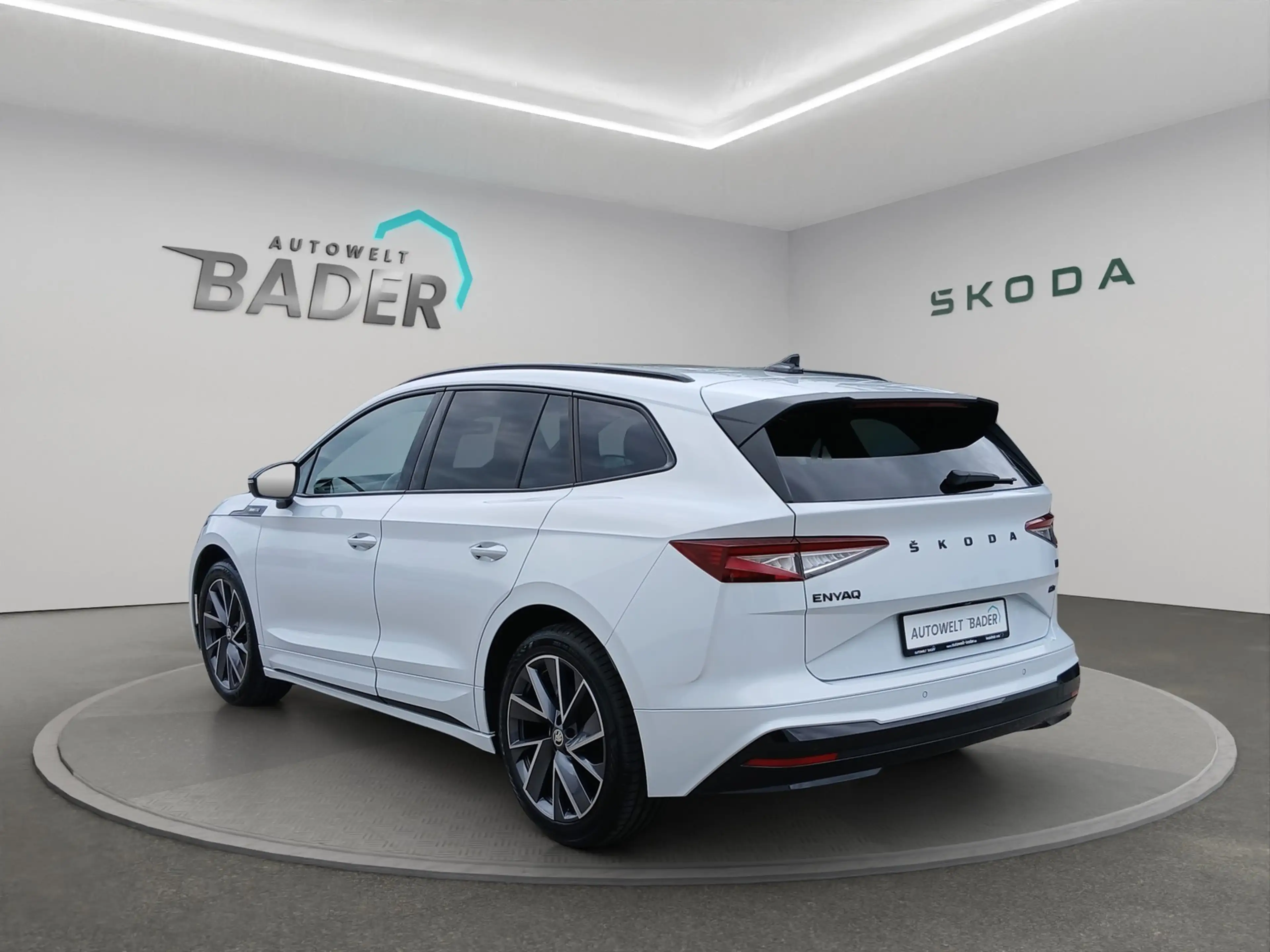 Skoda Enyaq 80 x Sportline Pano HUD Matrix — photo 4