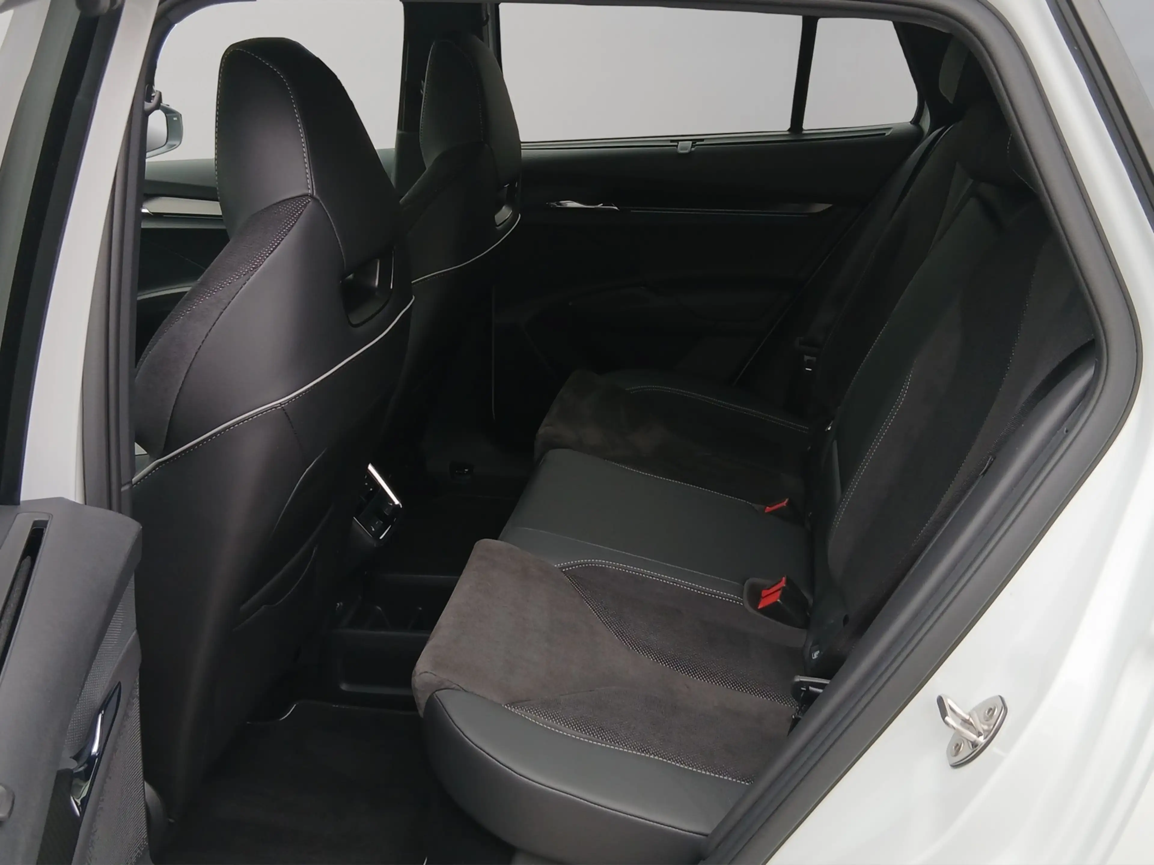 Skoda Enyaq 80 x Sportline Pano HUD Matrix — photo 13
